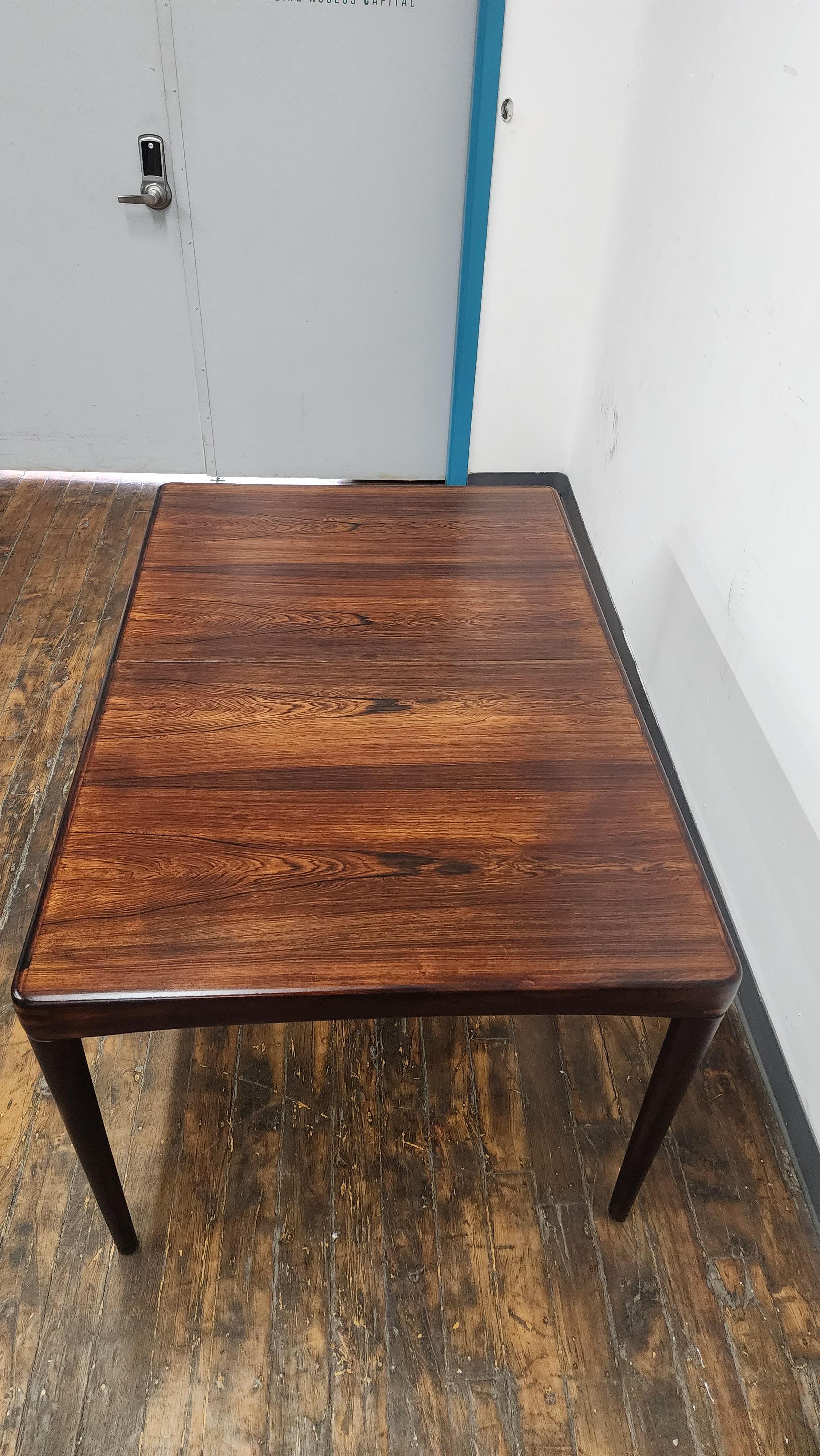 Milieu du XXe siècle Table de salle à manger vintage en bois de rose par Bramin en vente