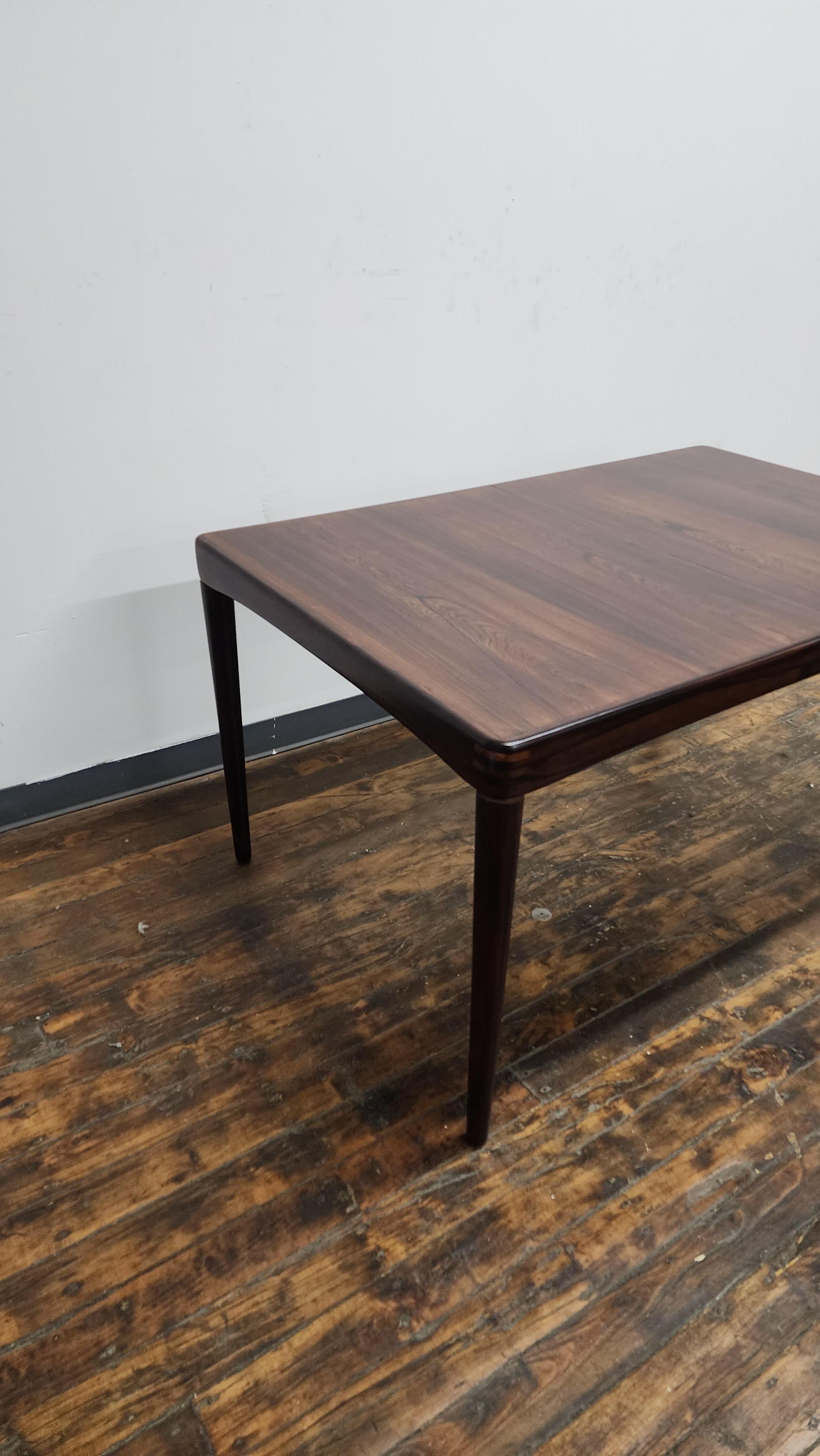 Table de salle à manger vintage en bois de rose par Bramin en vente 2