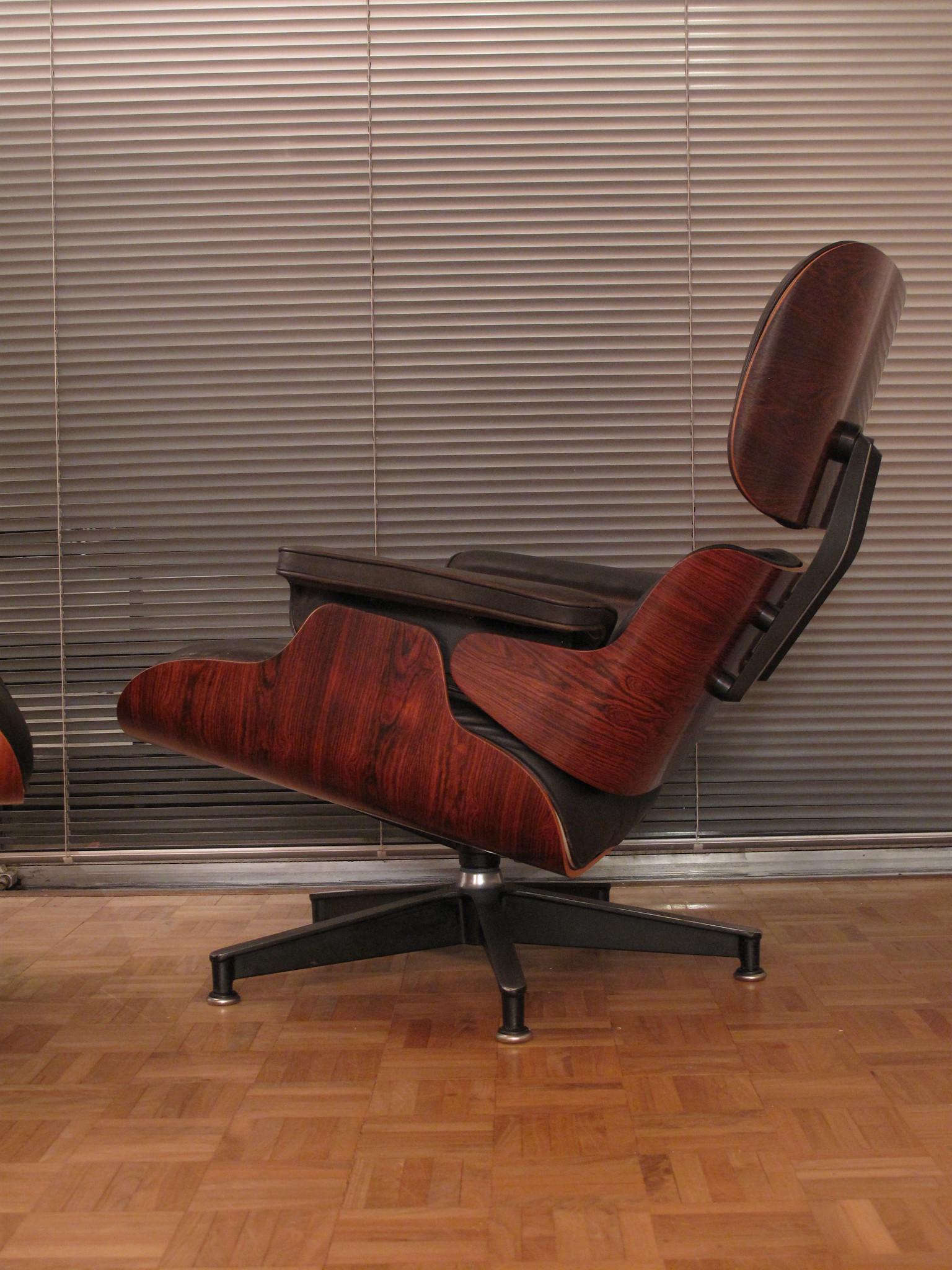 Mid-Century Modern Vintage Rosewood Eames Lounge Chair and Ottoman