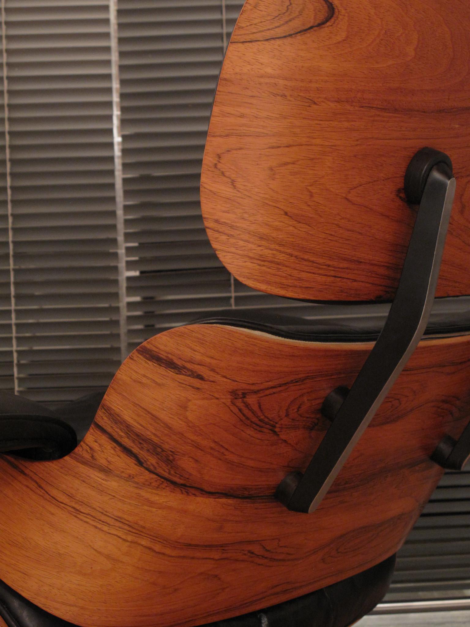 Veneer Vintage Rosewood Eames Lounge Chair and Ottoman