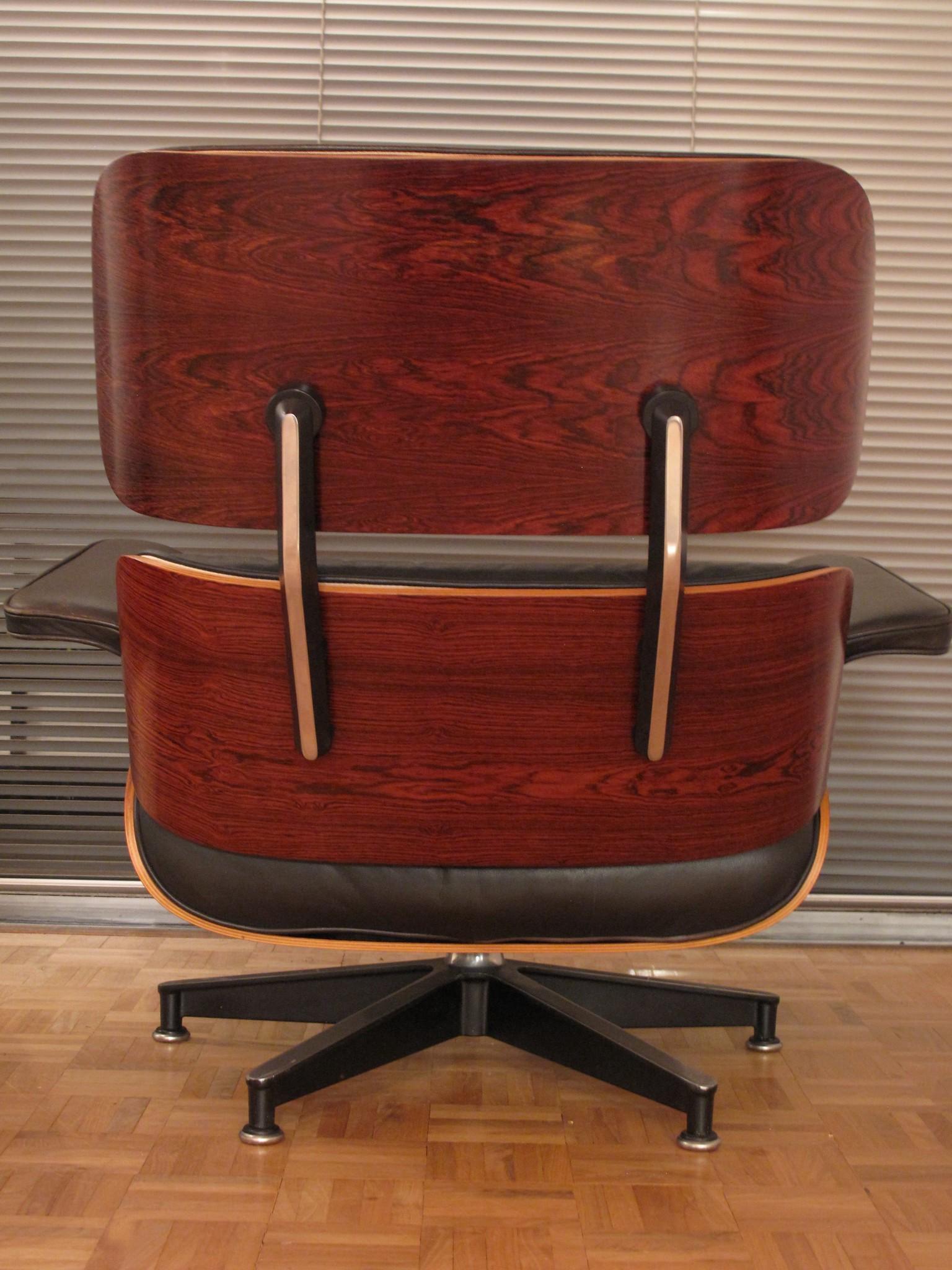 Vintage Rosewood Eames Lounge Chair and Ottoman In Good Condition In Shepperton, Surrey