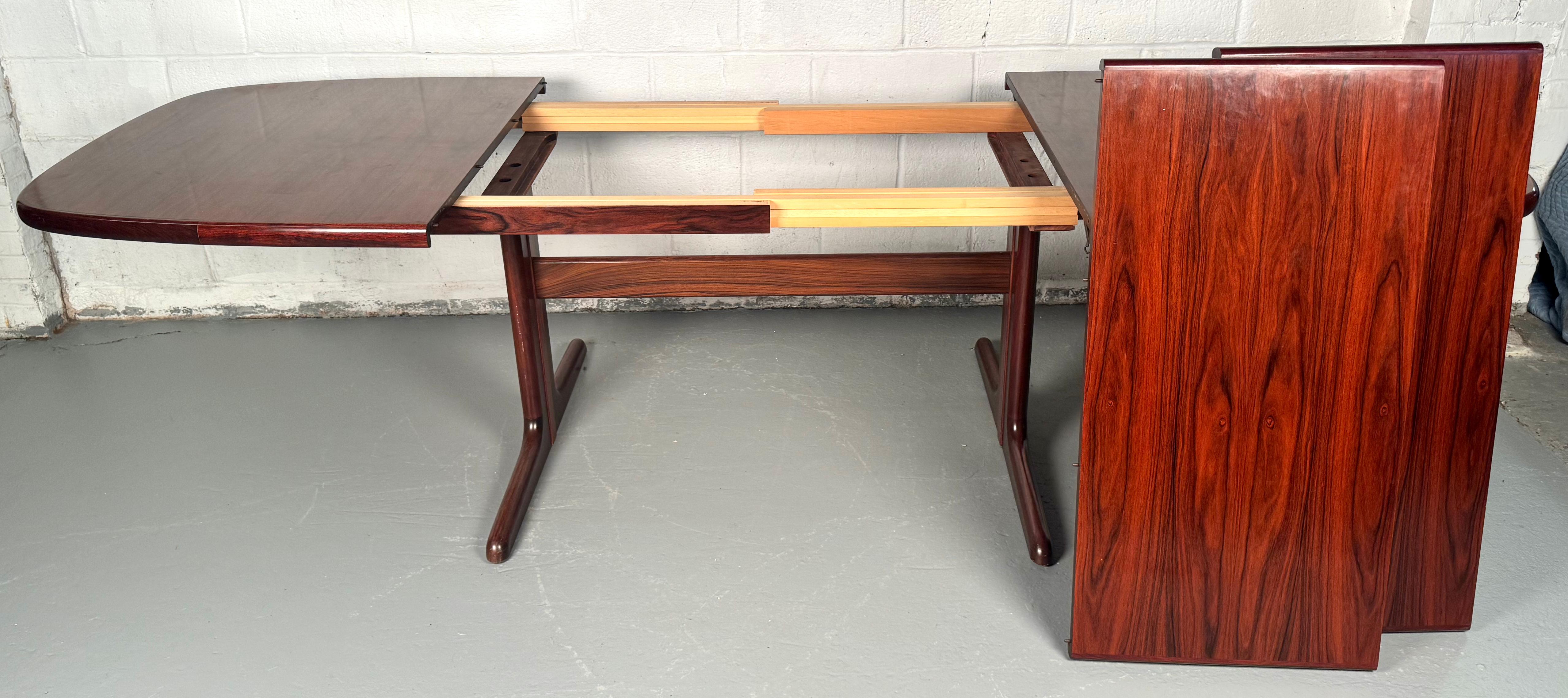 Table à manger extensible en bois de rose vintage en vente 4