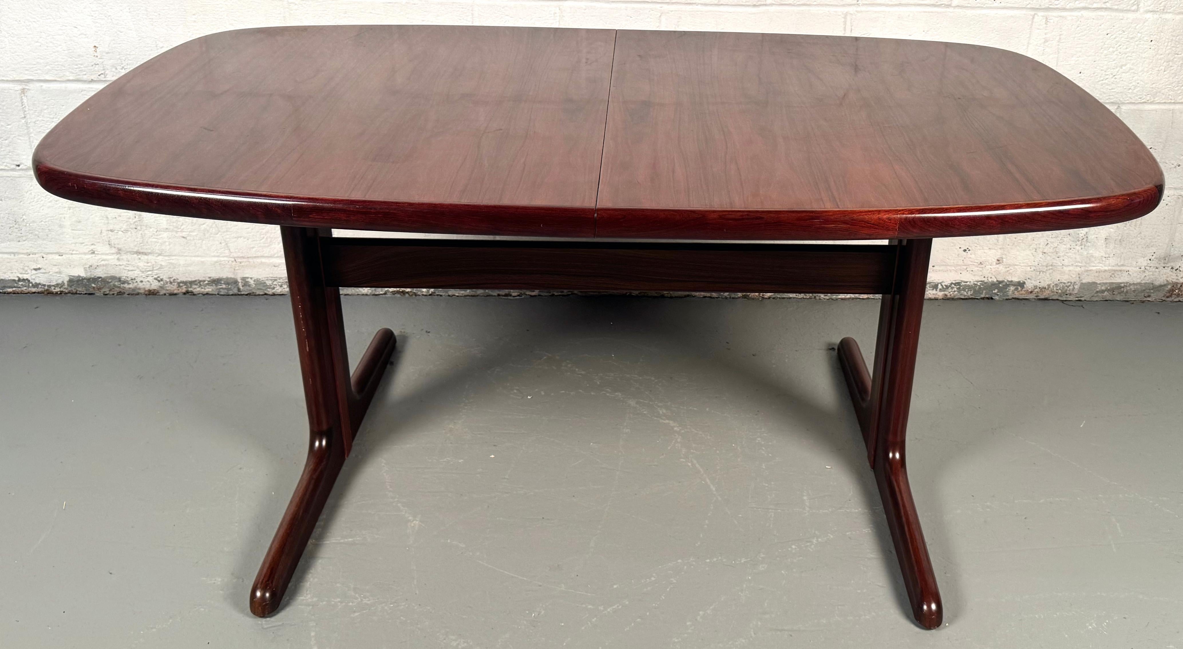 20ième siècle Table à manger extensible en bois de rose vintage en vente