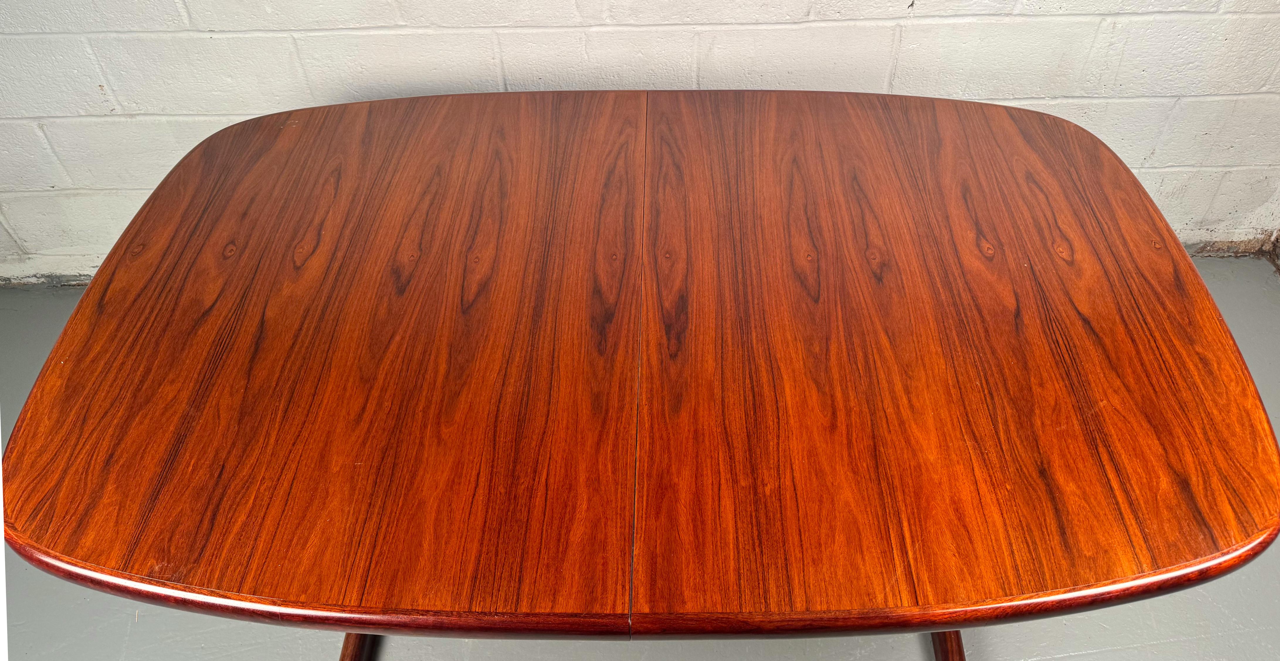 Bois de rose Table à manger extensible en bois de rose vintage en vente