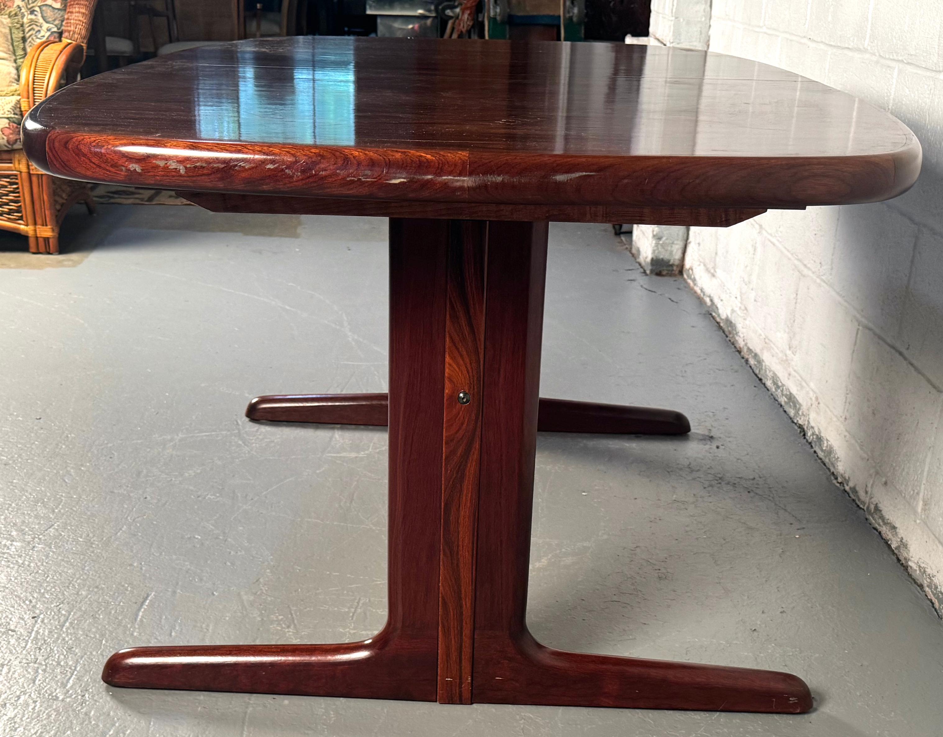 Table à manger extensible en bois de rose vintage en vente 1