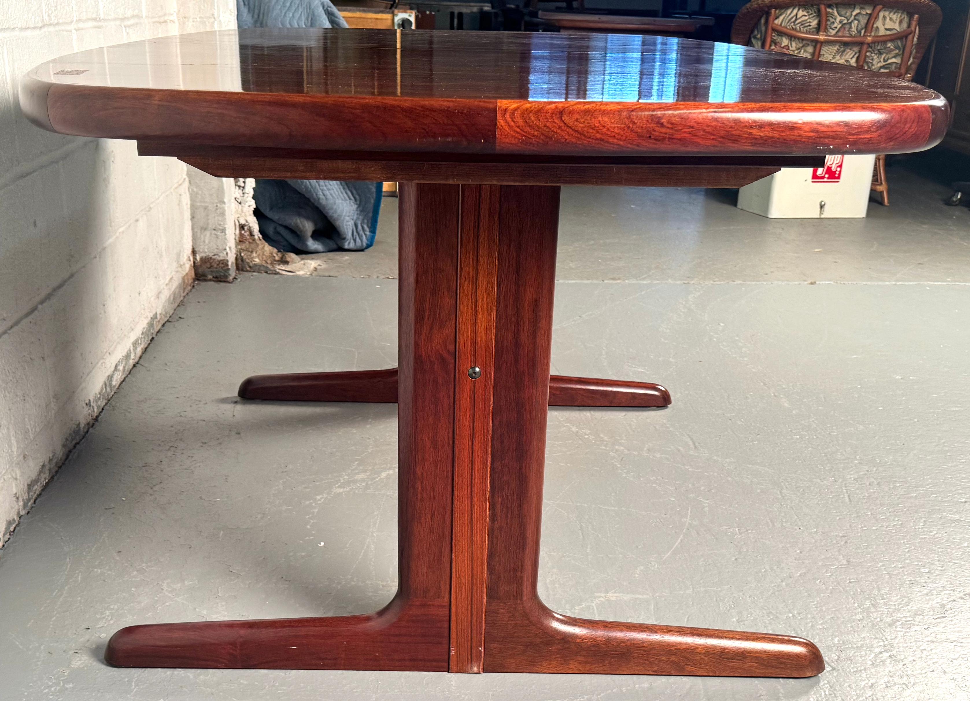 Table à manger extensible en bois de rose vintage en vente 2