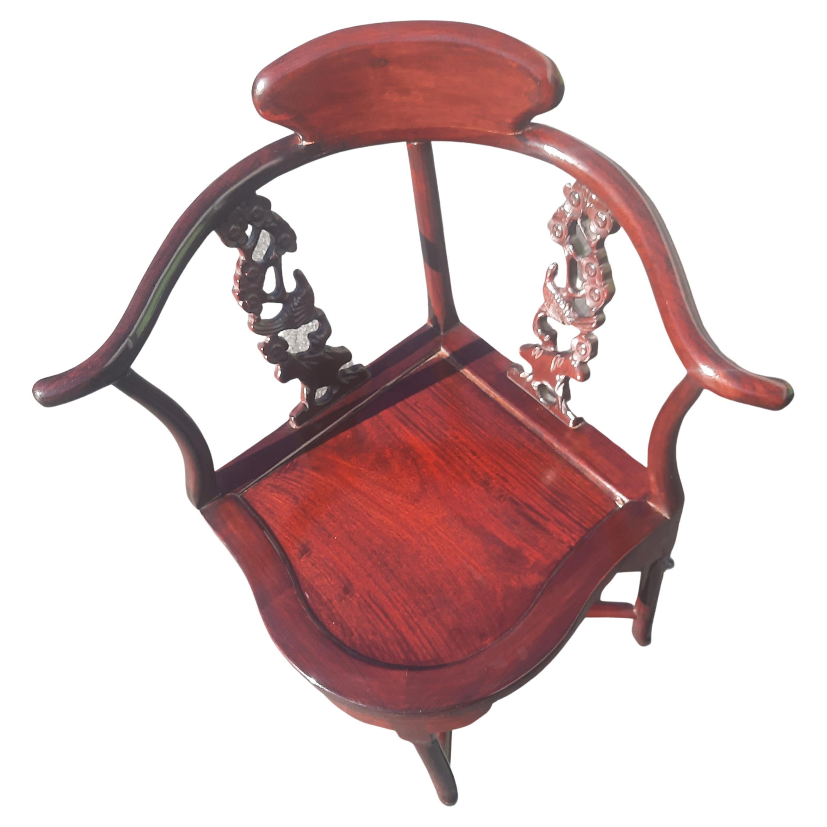 Vintage rosewood hand carved oriental corner chair

Chic solid rosewood oriental corner chair hand carved in front and back. This charming piece is finely crafted by hand. Constructed with precision tongue and groove. Joined without nails. Shiny