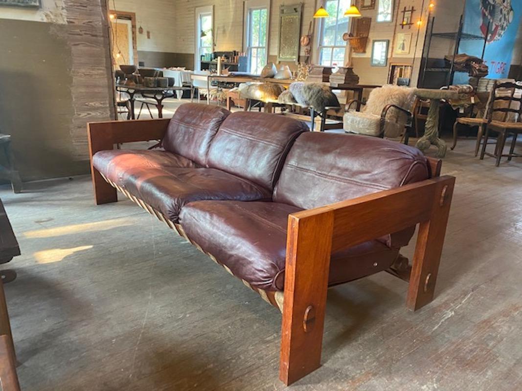 Beautiful sofa is attributed to Sergio Rodrigues is in overall good condition. Rosewood frame. Brown leather. Straps. Small scuffs on leather. See photos
Unknown maker, circa 1960s.
Dimensions:
25.75