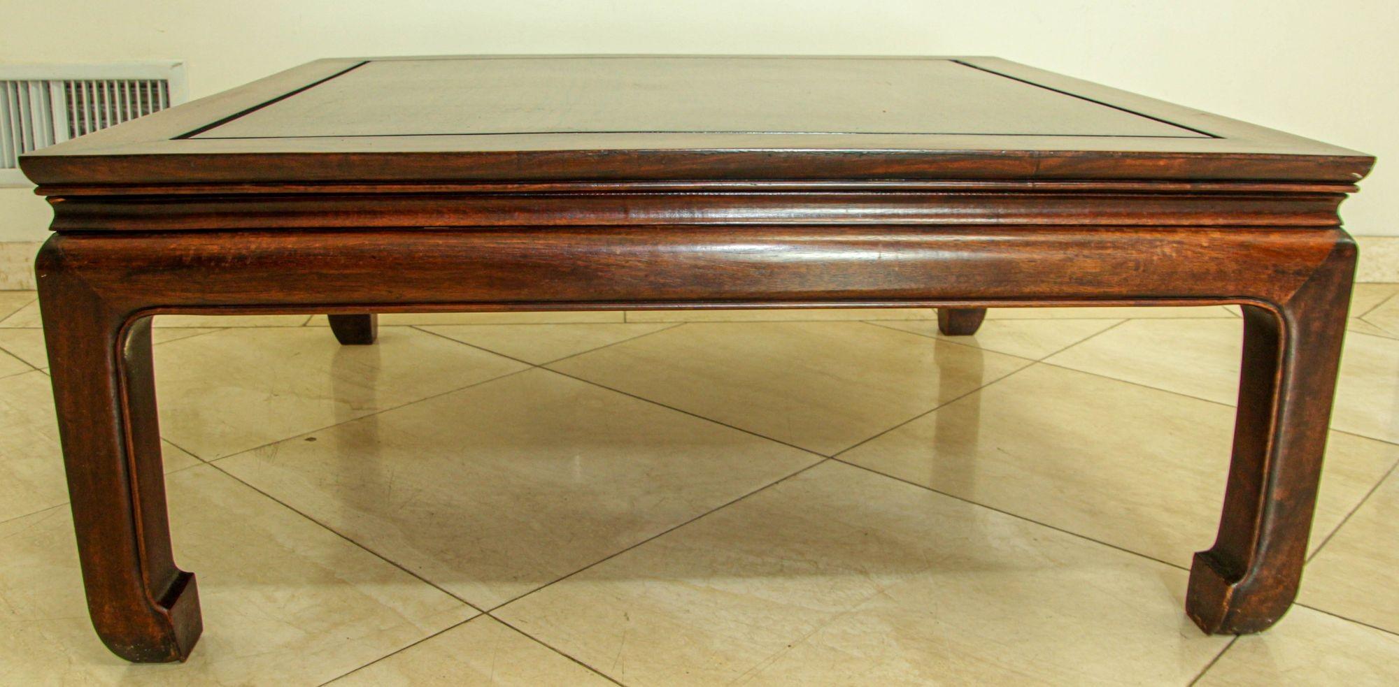 Table basse chinoise vintage de style Ming avec pieds en sabot de cheval en orme massif en vente 2