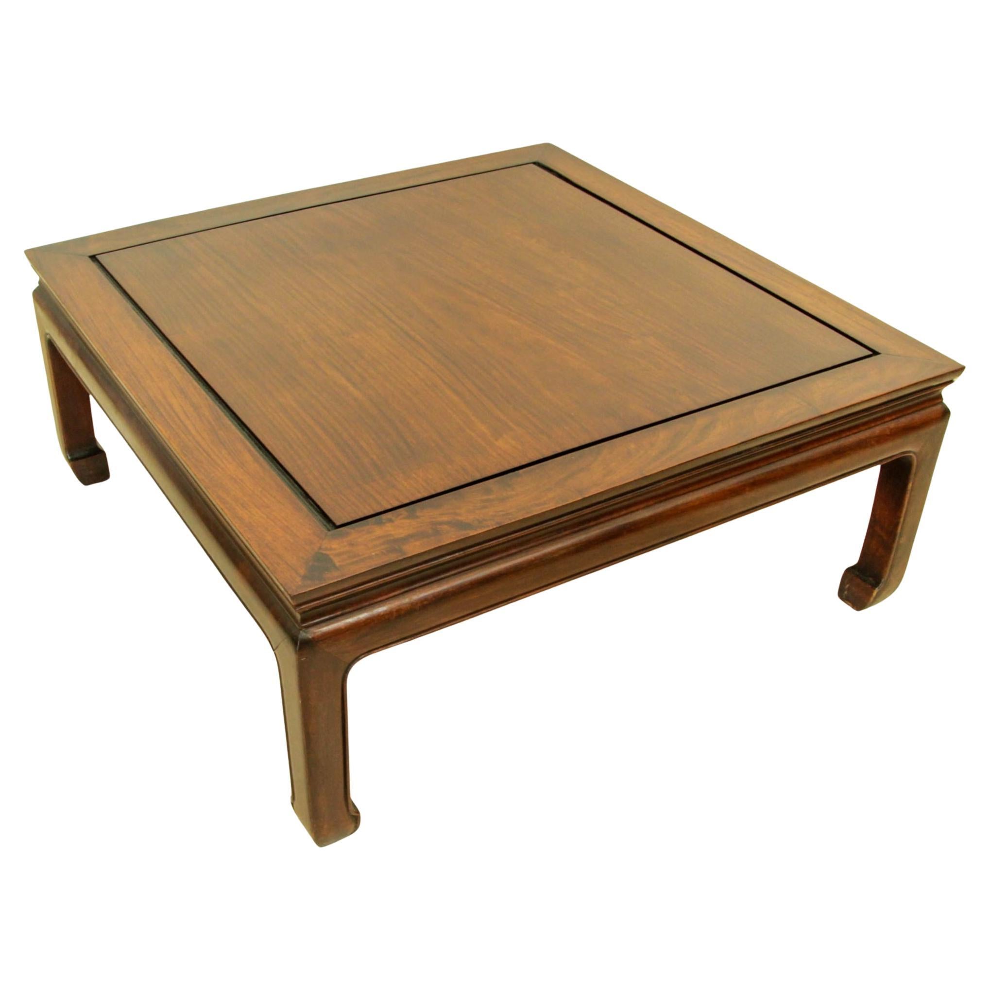 Table basse chinoise vintage de style Ming avec pieds en sabot de cheval en orme massif