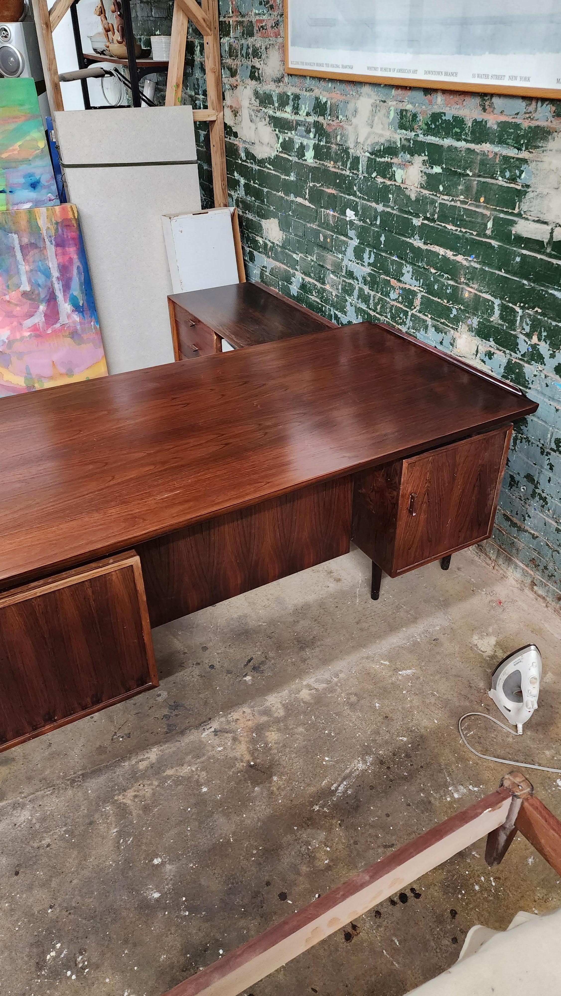 Vintage Rosewood Model 208 Desk by Arne Vodder for Sibast 4