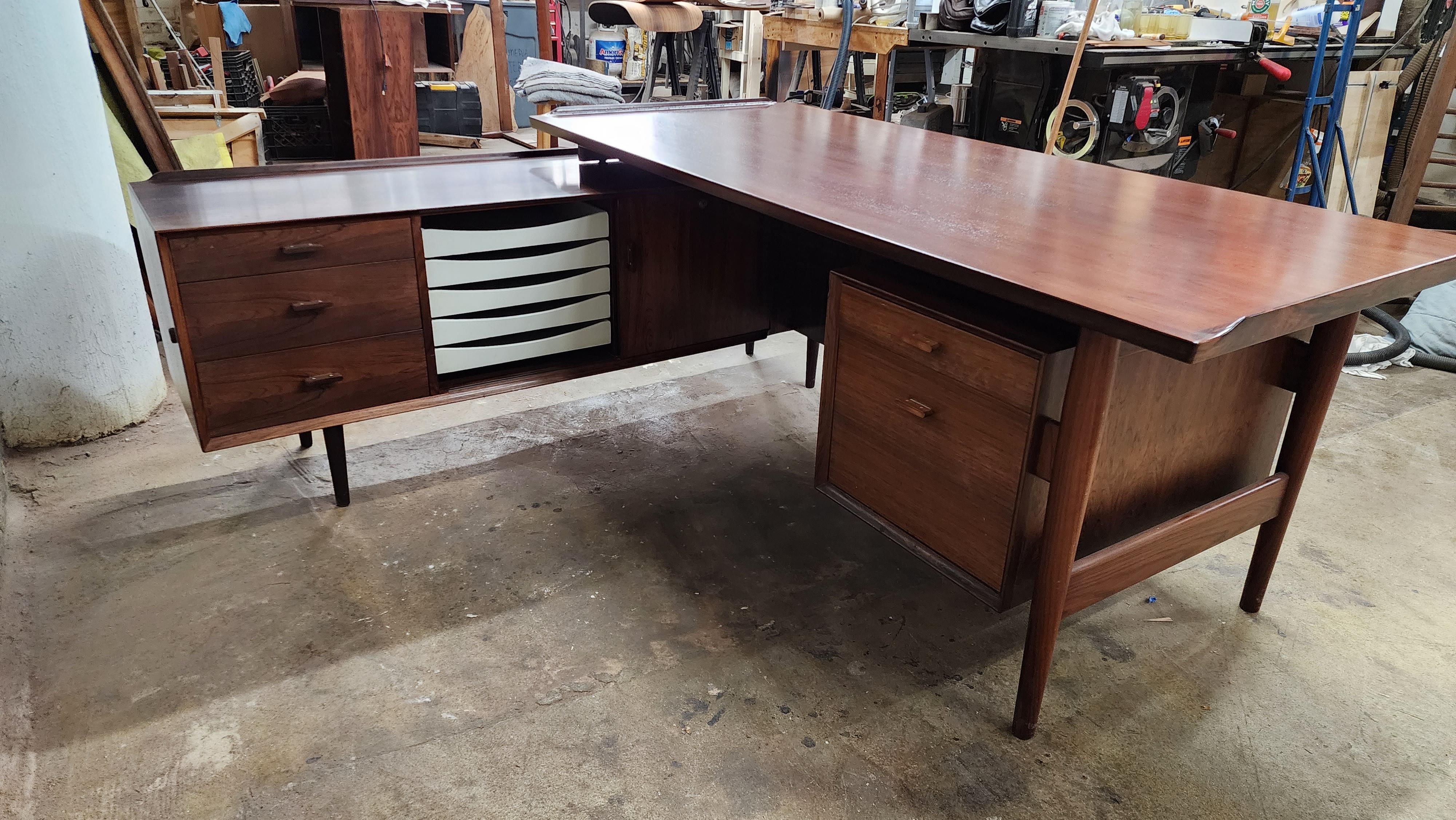 Vintage Rosewood Model 208 Desk by Arne Vodder for Sibast 1