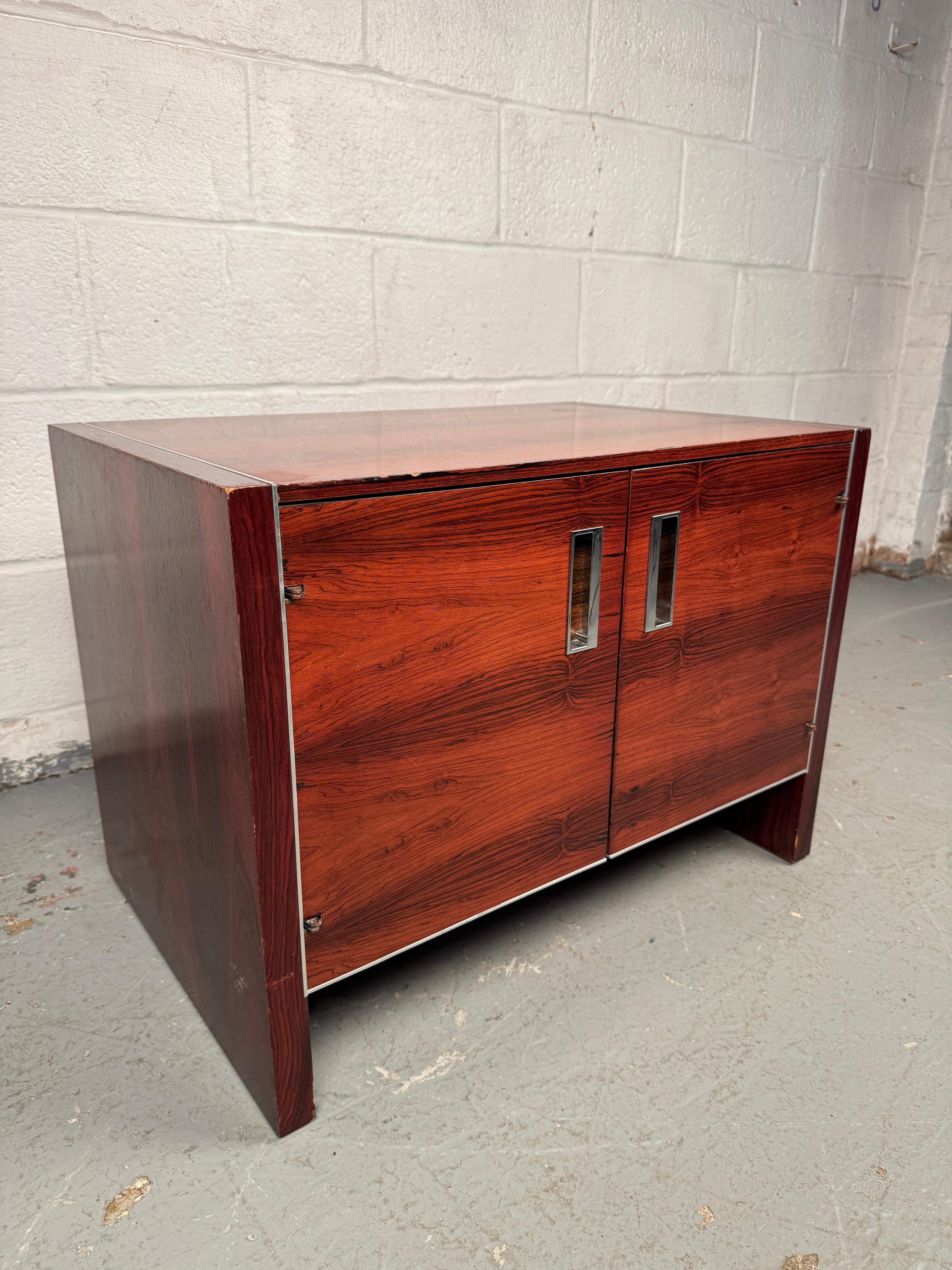 Nachttisch aus Palisanderholz von Glenn of California (Moderne der Mitte des Jahrhunderts) im Angebot