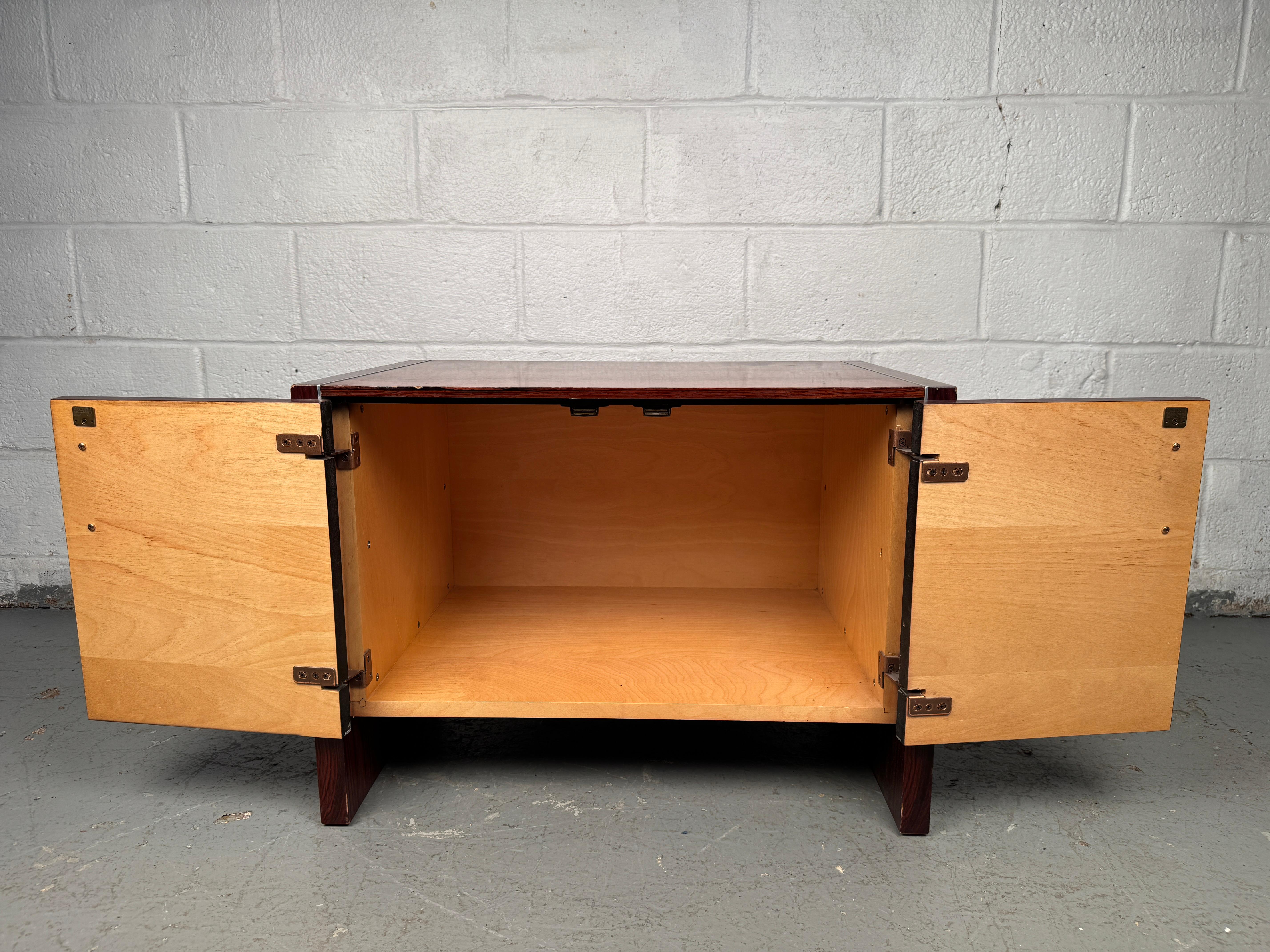 Nachttisch aus Palisanderholz von Glenn of California im Angebot 1
