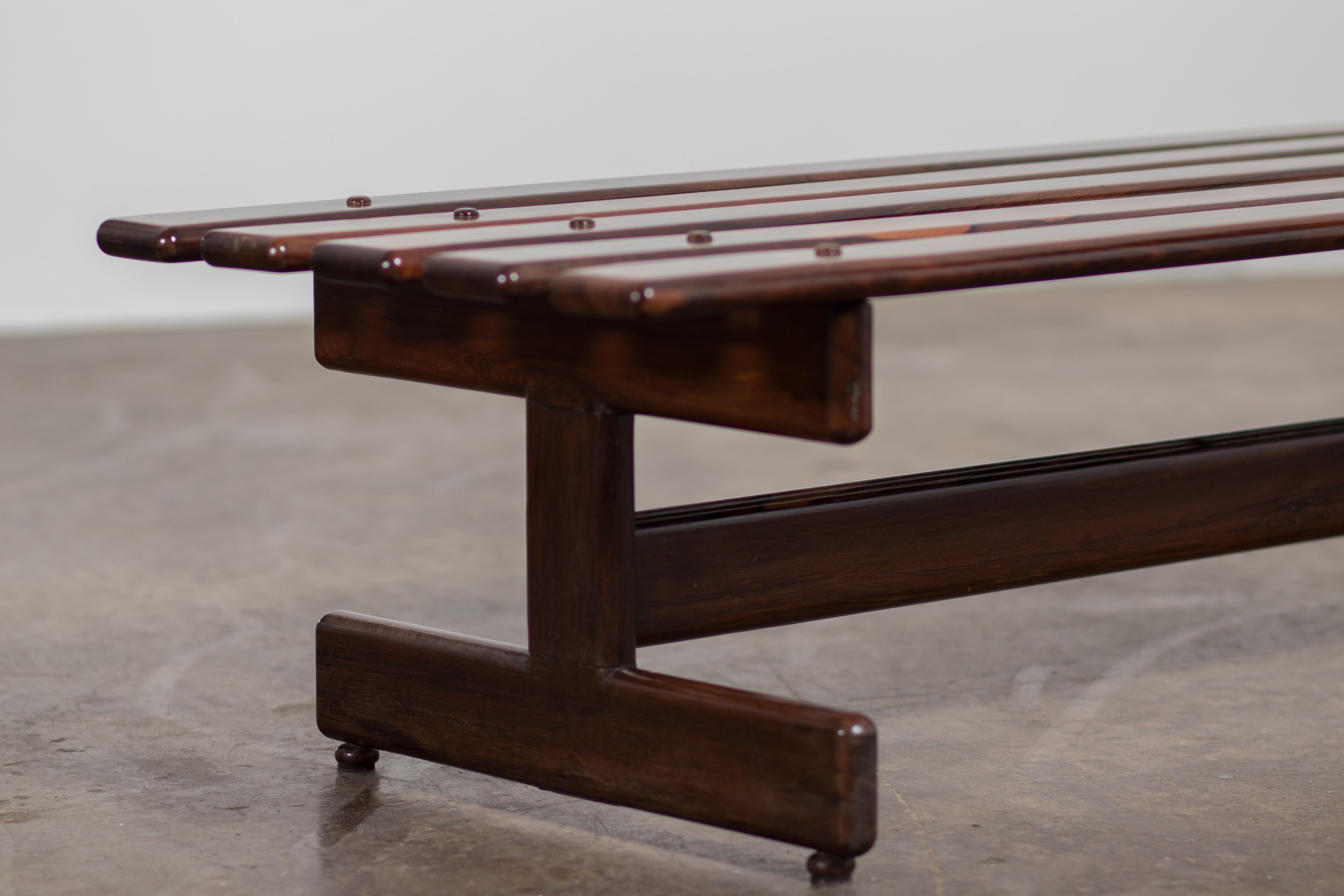 Vintage Rosewood Slatted Bench by Cantu Moveis, 1960s, Midcentury Brazilian In Good Condition For Sale In New York, NY
