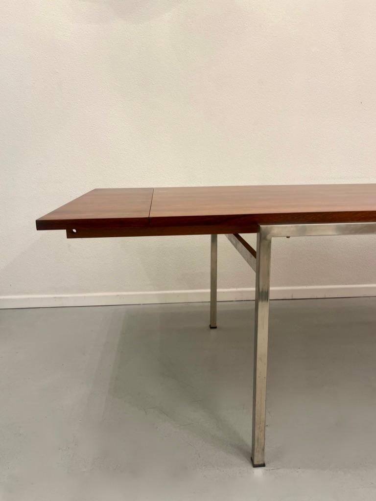 Table de salle à manger à rallonge vintage en bois de rose et acier des années 1960 7