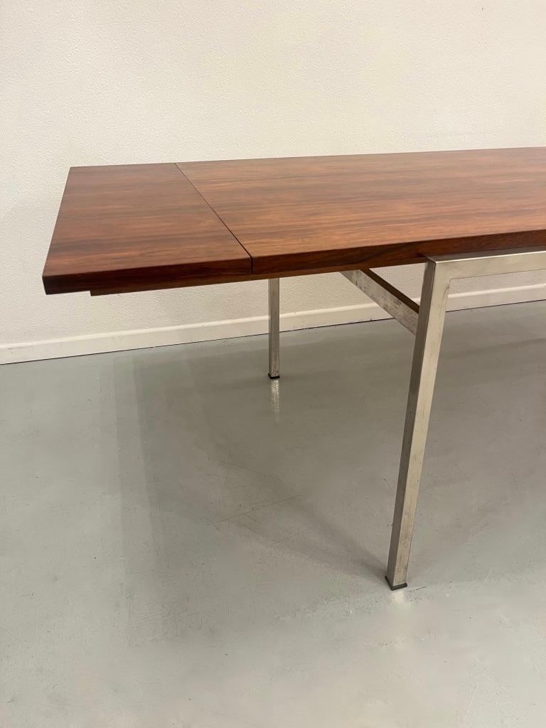 Table de salle à manger à rallonge vintage en bois de rose et acier des années 1960 9