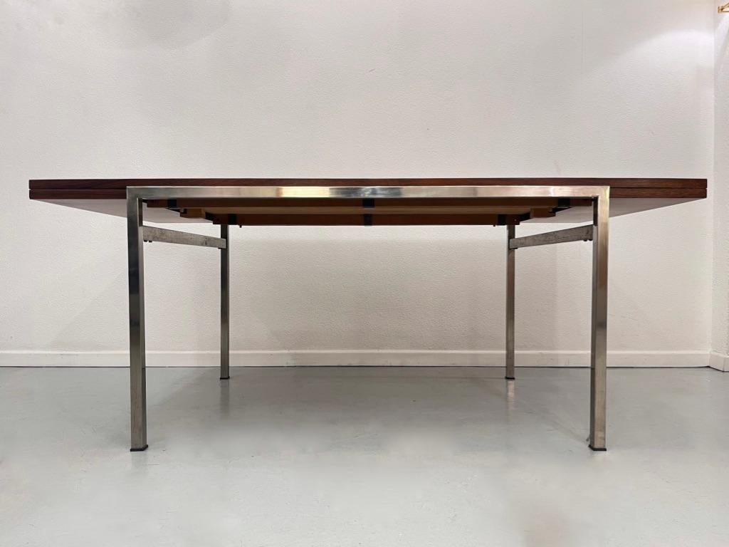 Européen Table de salle à manger à rallonge vintage en bois de rose et acier des années 1960