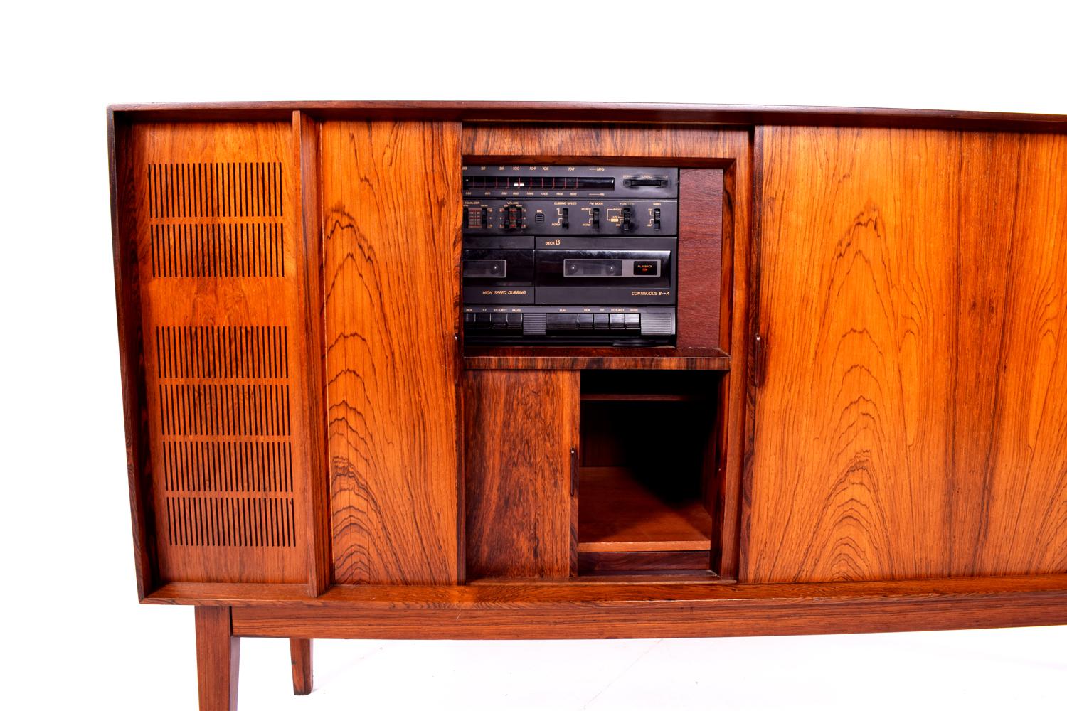 Mid-20th Century Vintage Rosewood Stereo Cabinet from Bang & Olufsen