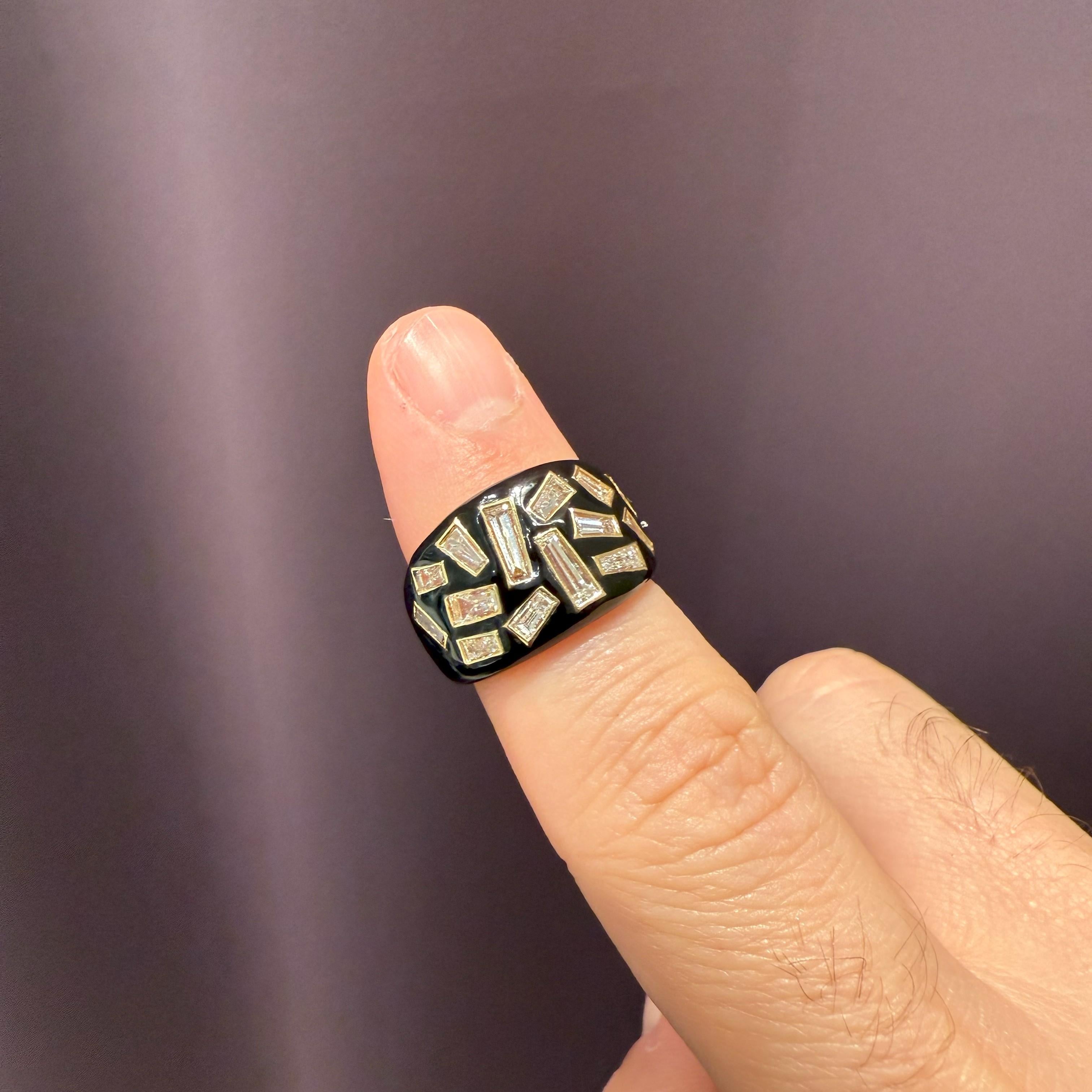 Contemporary Rosior Ring manufactured in Yellow Gold and setted with:
- 14 Trapezoid Cut Diamonds with 1,66 ct.
Accompanied with its own certificate of authenticity.
Stamped by the portuguese assay office as 19,2k gold.
Stamped with Rosior