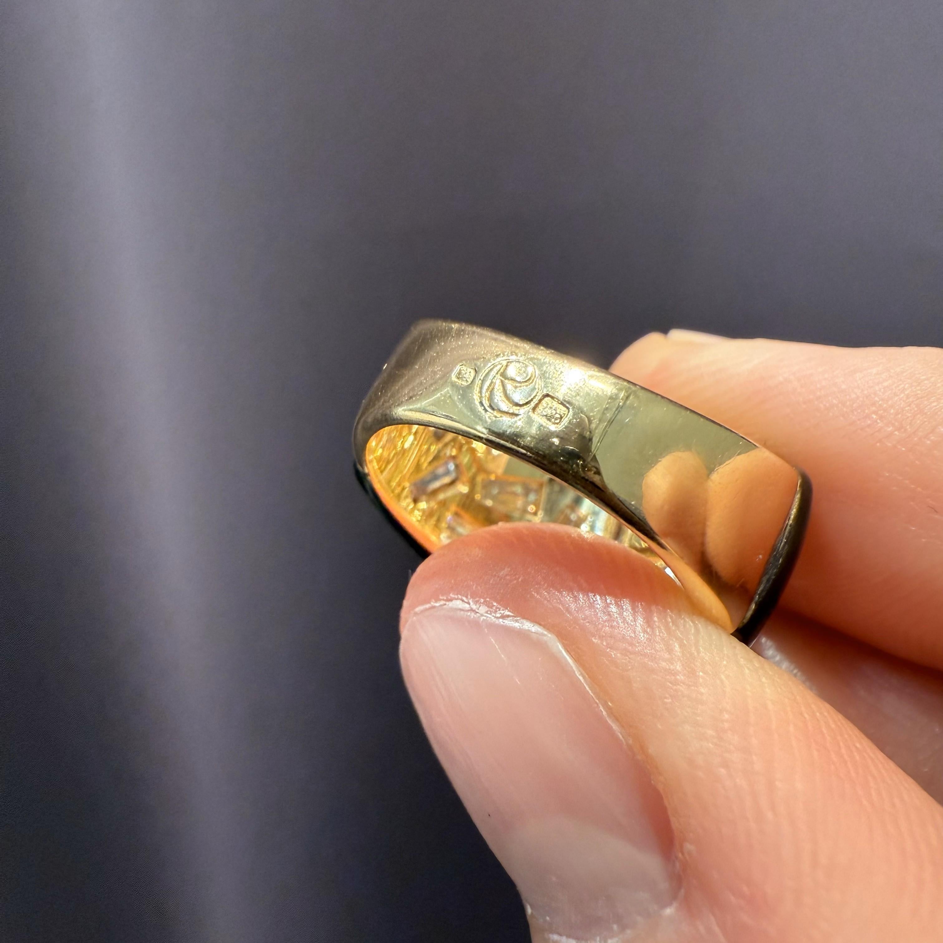 Vintage Rosior Trapezoid Cut Diamond Band Ring set in Yellow Gold and Ceramic In New Condition For Sale In Porto, PT