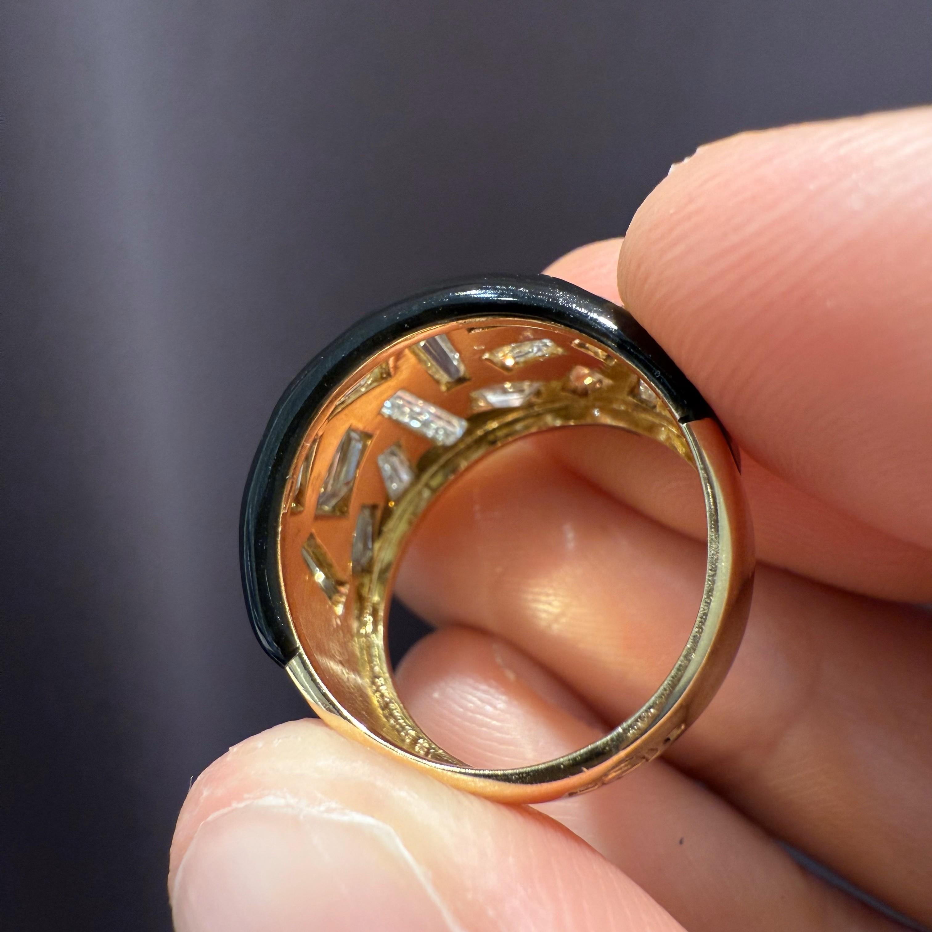 Women's or Men's Vintage Rosior Trapezoid Cut Diamond Band Ring set in Yellow Gold and Ceramic For Sale