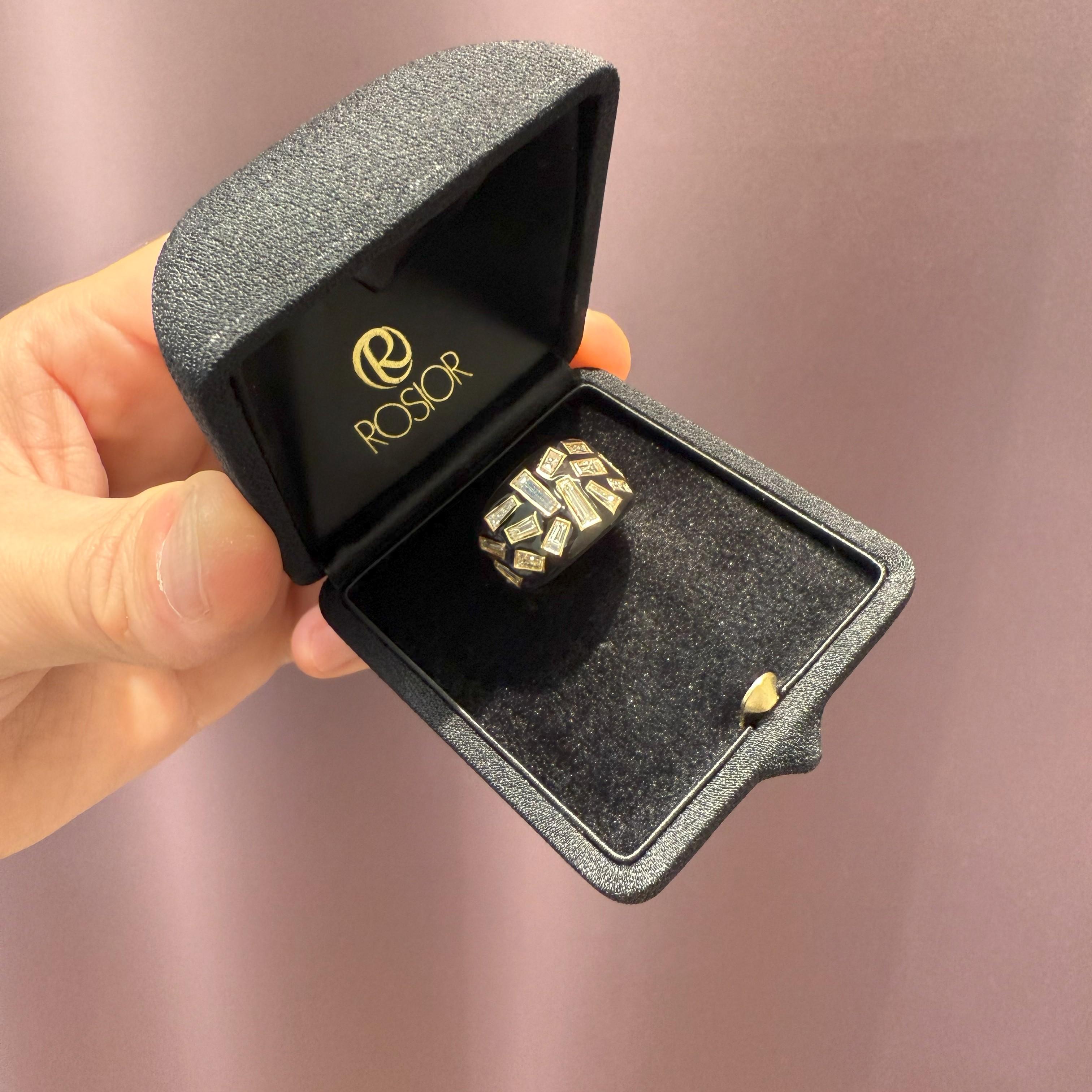 Vintage Rosior Trapezoid Cut Diamond Band Ring set in Yellow Gold and Ceramic For Sale 1