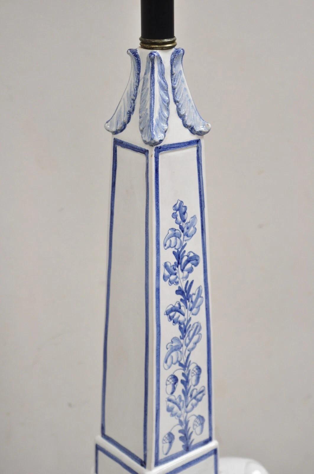 Lámpara de mesa vintage Ross & Seeley Chinoiserie Tall Blue White Porcelain Elephant Porcelana en venta