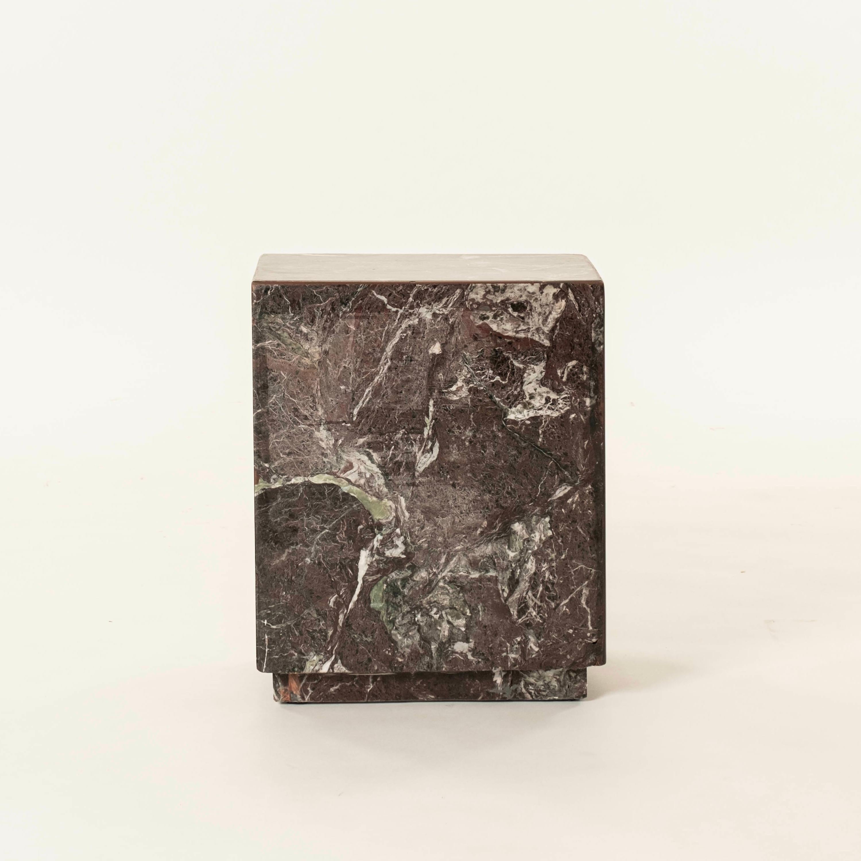 Mesa auxiliar cubista vintage de mármol Rosso Levanto.