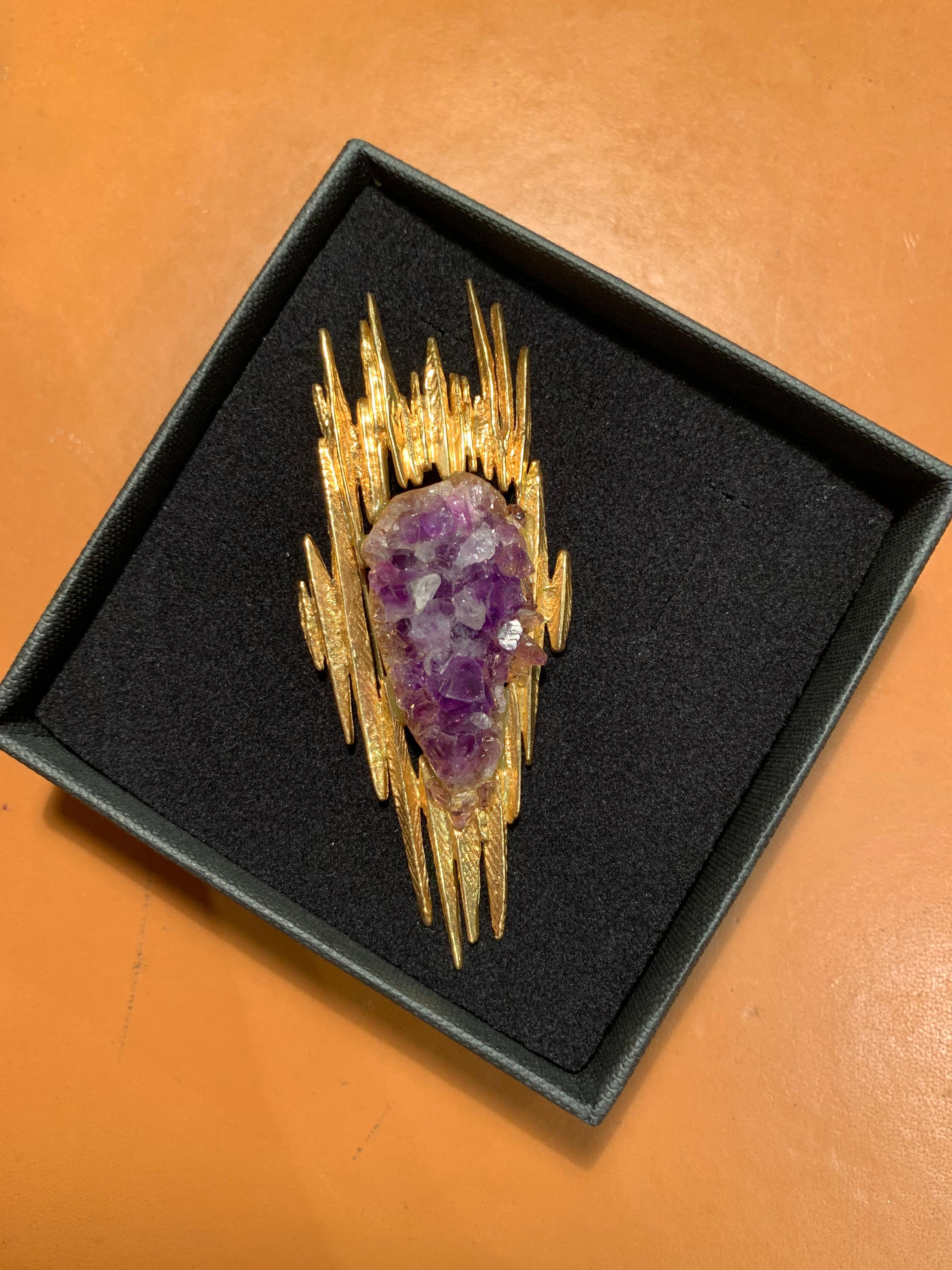Rough Cut Vintage Rough Amethyst 18 Carats Yellow Gold Brooch For Sale