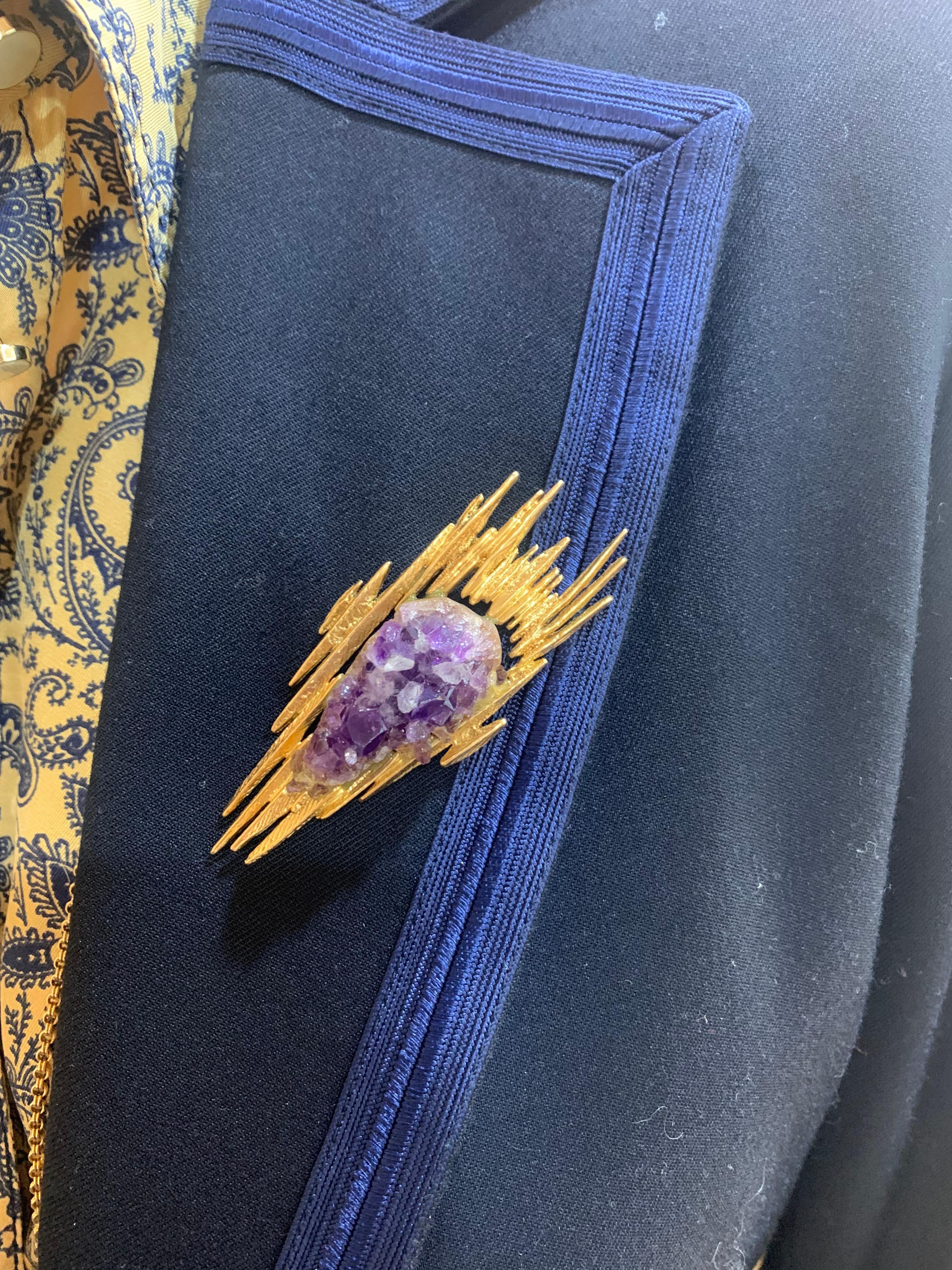 Vintage Rough Amethyst 18 Carats Yellow Gold Brooch In Good Condition For Sale In Paris, FR