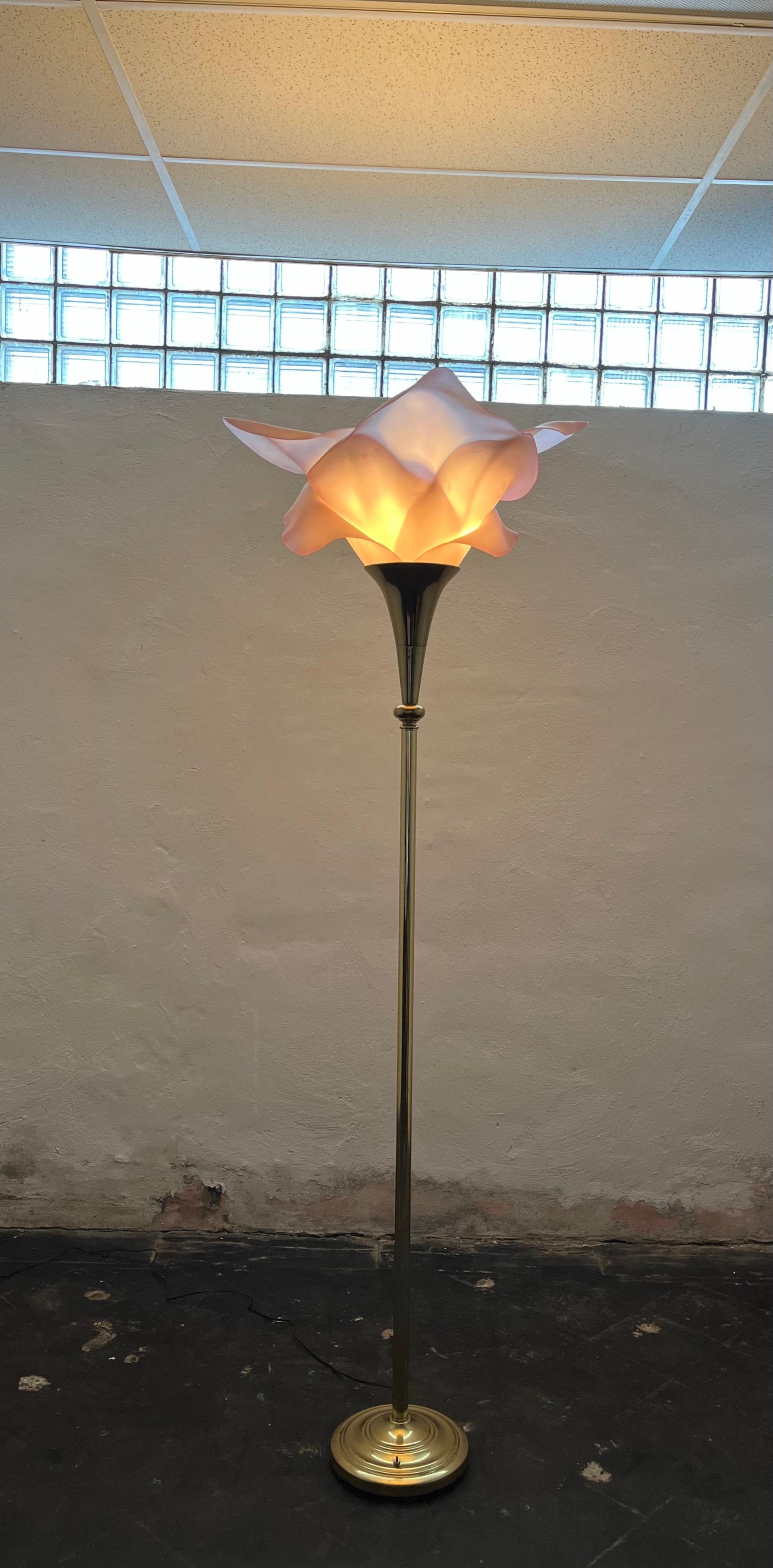 American Vintage Rougier Style Acrylic Flower Brass Floor Lamp For Sale