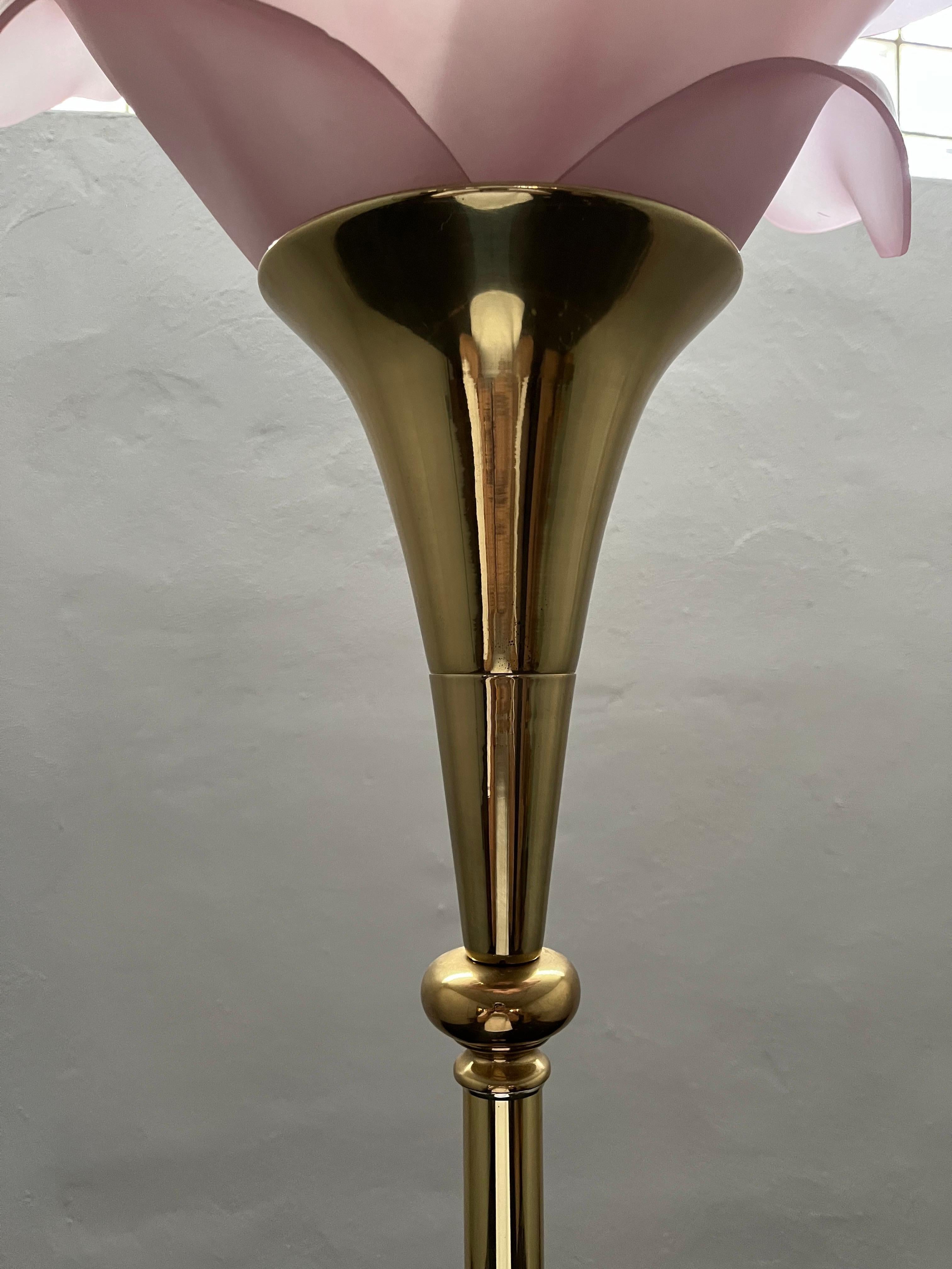 20th Century Vintage Rougier Style Acrylic Flower Brass Floor Lamp For Sale