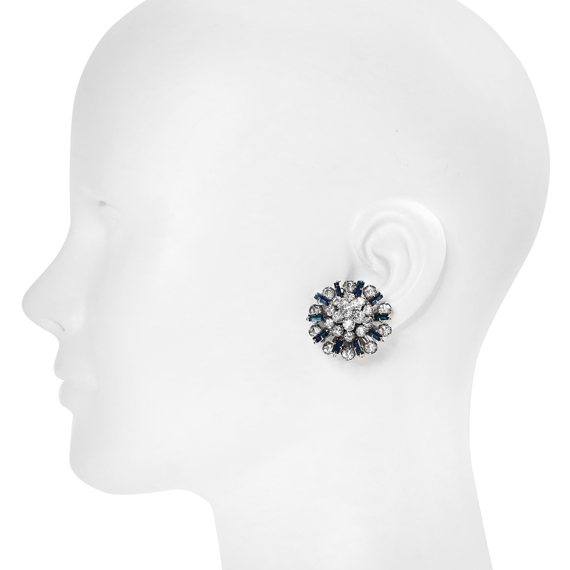 Pendientes vintage redondos y baguettes con zafiro azul Circa años 60 Moderno en venta