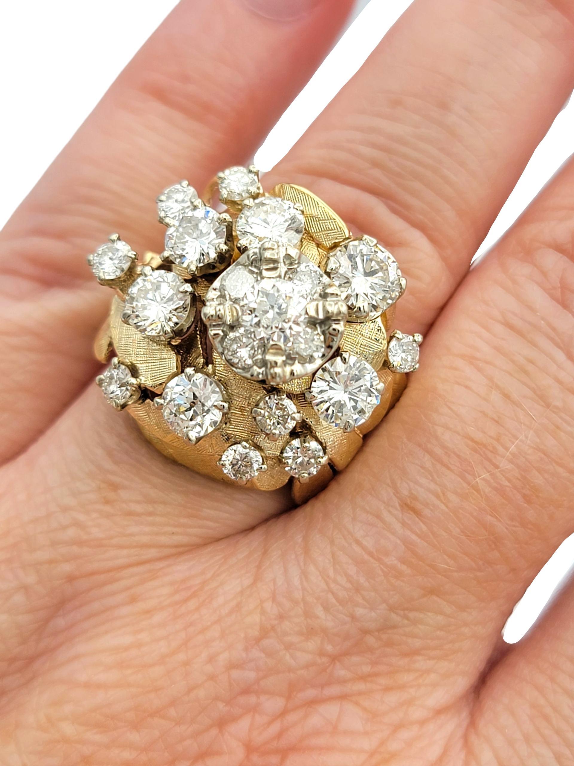 Vintage Round und Old European Cut Diamond Domed Cluster Ring in 14 Karat Gold im Angebot 4