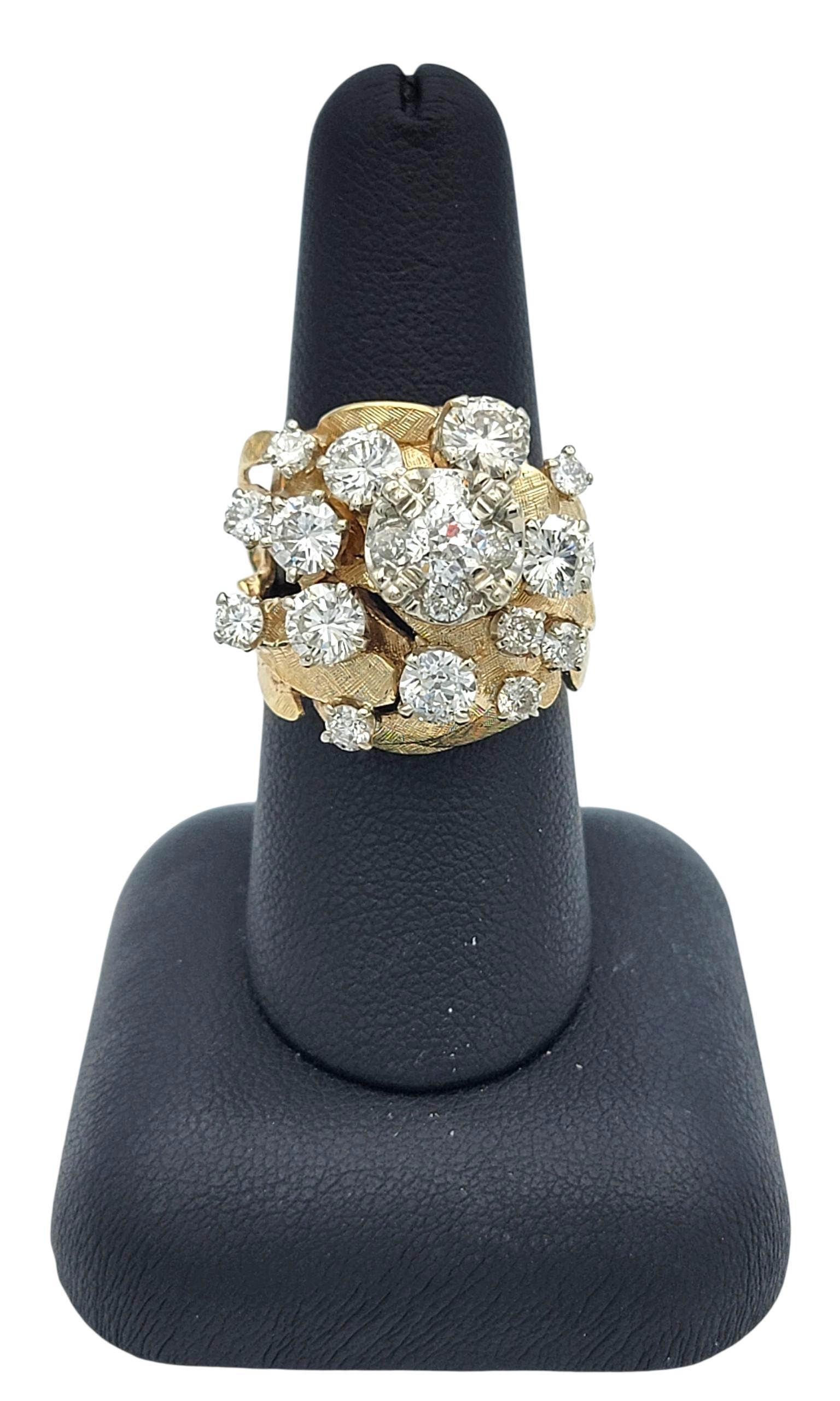 Vintage Round und Old European Cut Diamond Domed Cluster Ring in 14 Karat Gold im Angebot 5