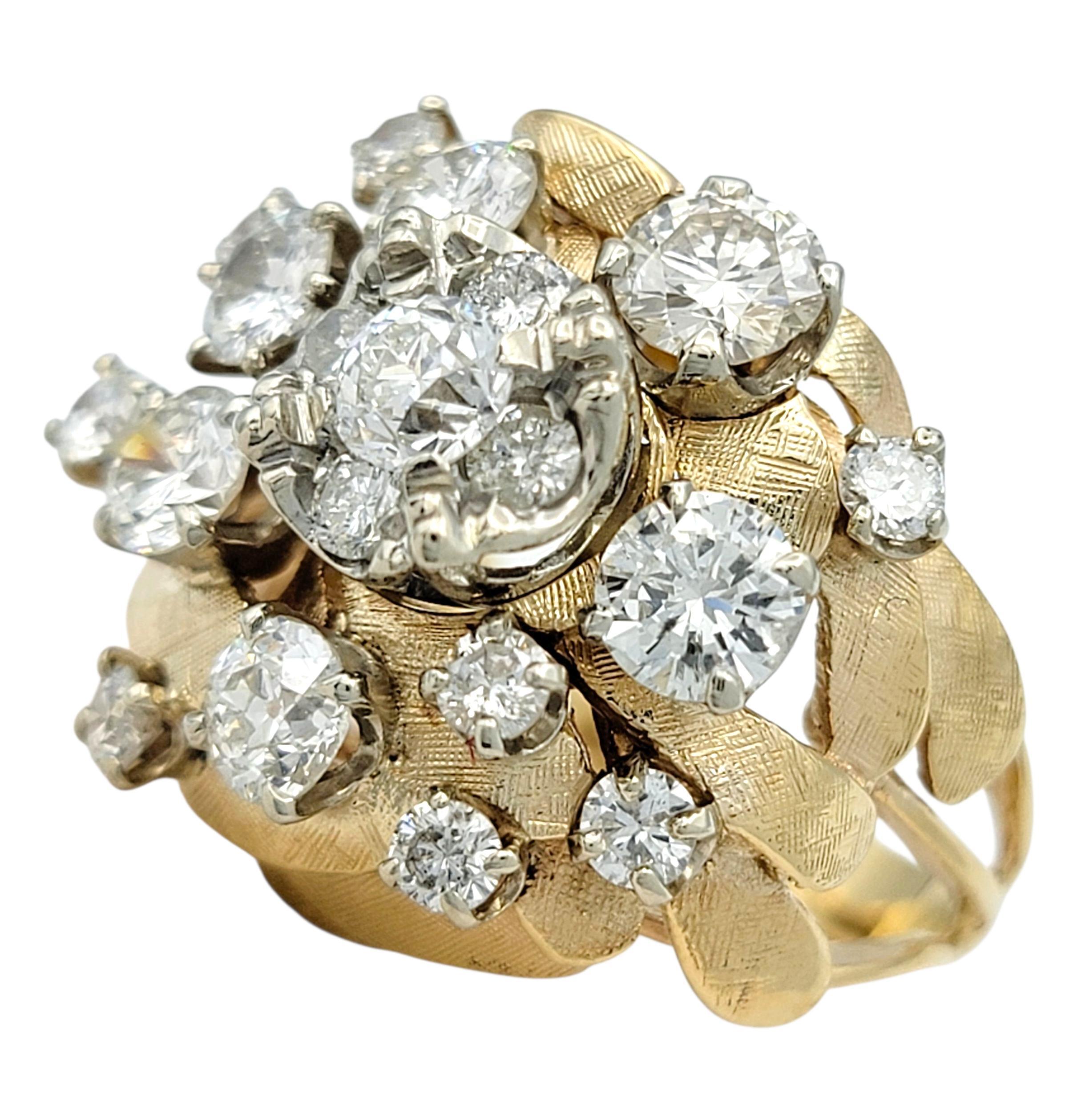 Vintage Round und Old European Cut Diamond Domed Cluster Ring in 14 Karat Gold im Zustand „Hervorragend“ im Angebot in Scottsdale, AZ