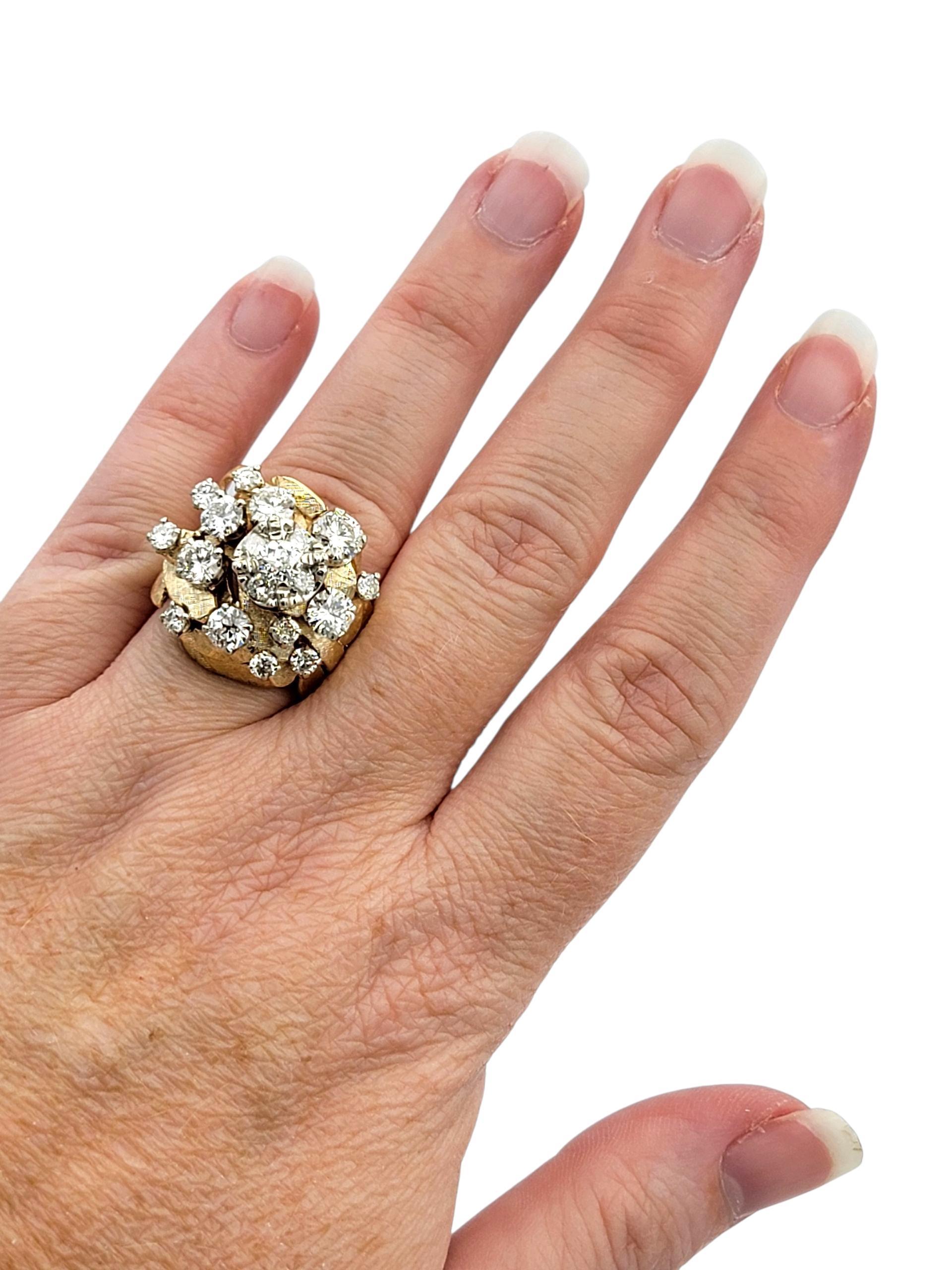 Vintage Round und Old European Cut Diamond Domed Cluster Ring in 14 Karat Gold im Angebot 3