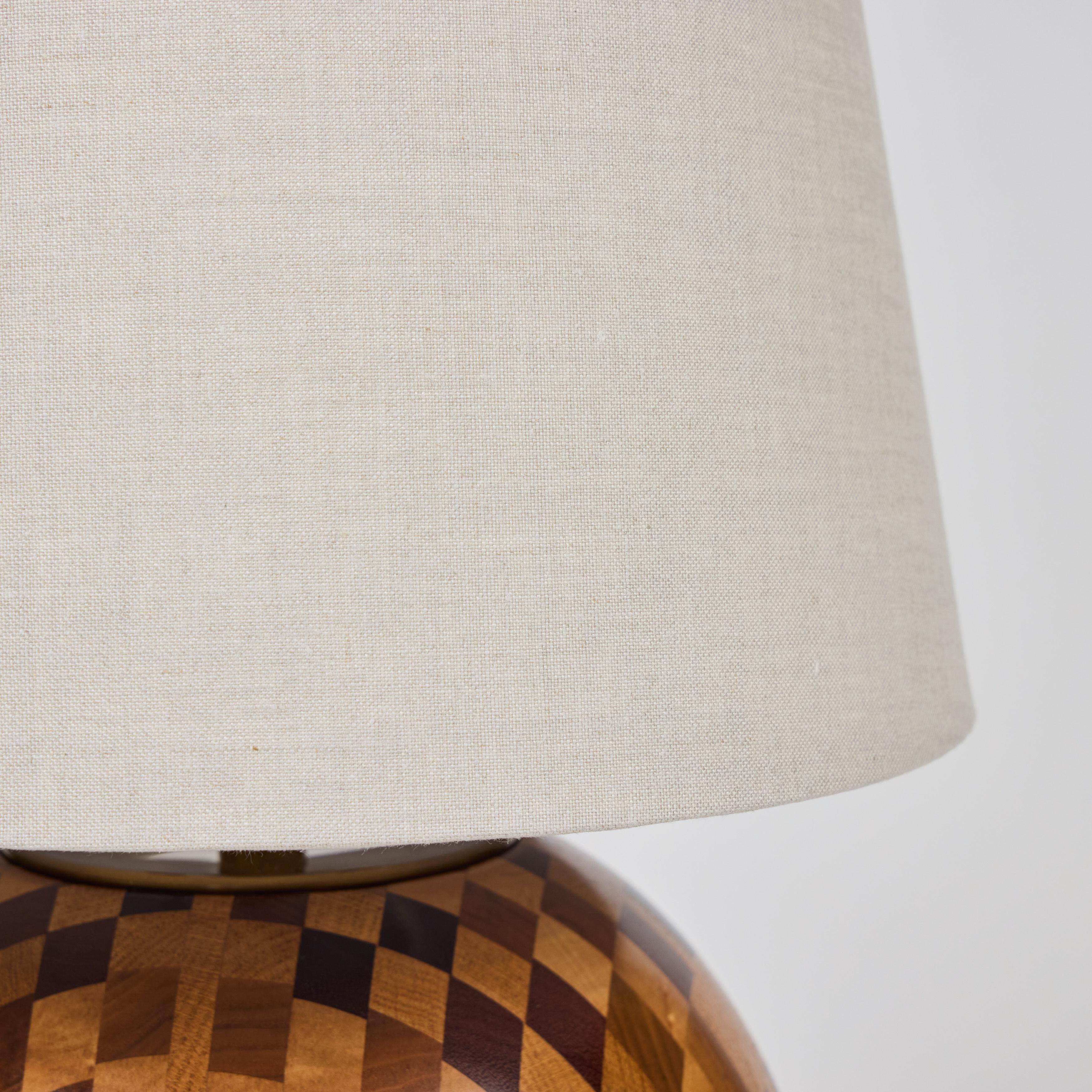 Vintage Round Ball Marquetry Wood Table Lamp In Good Condition For Sale In Pasadena, CA