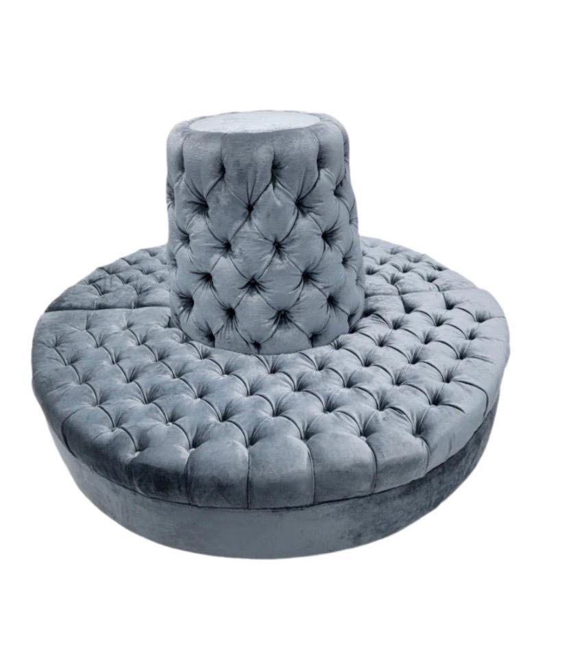 Mid-Century Modern Vintage Round Banquet Settee Tufted Sofa Newly Reupholstered in Blue Velvet en vente