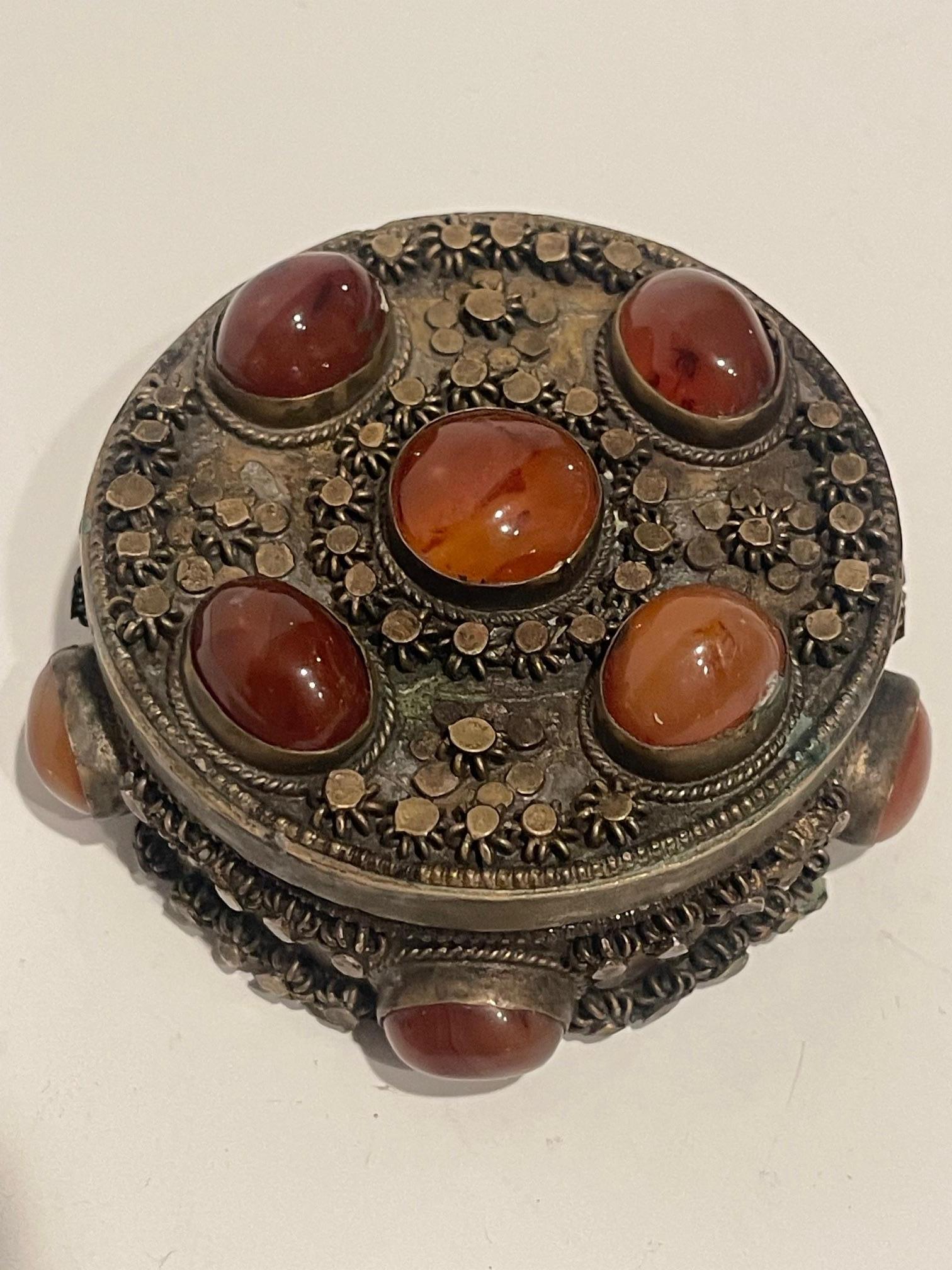 Agate Boîte ronde avec pierres d'agate, 20ème siècle en vente