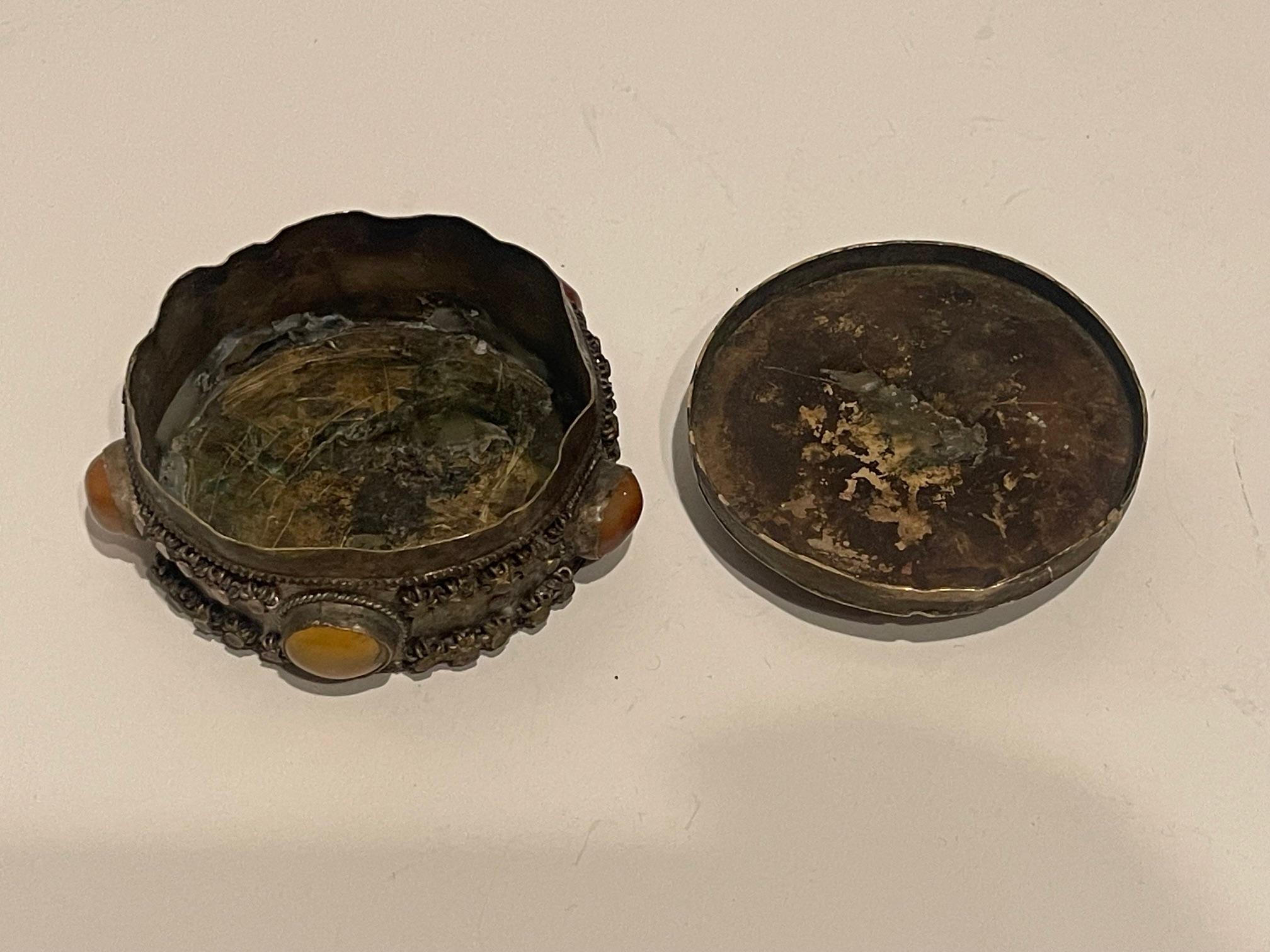 Boîte ronde avec pierres d'agate, 20ème siècle en vente 3