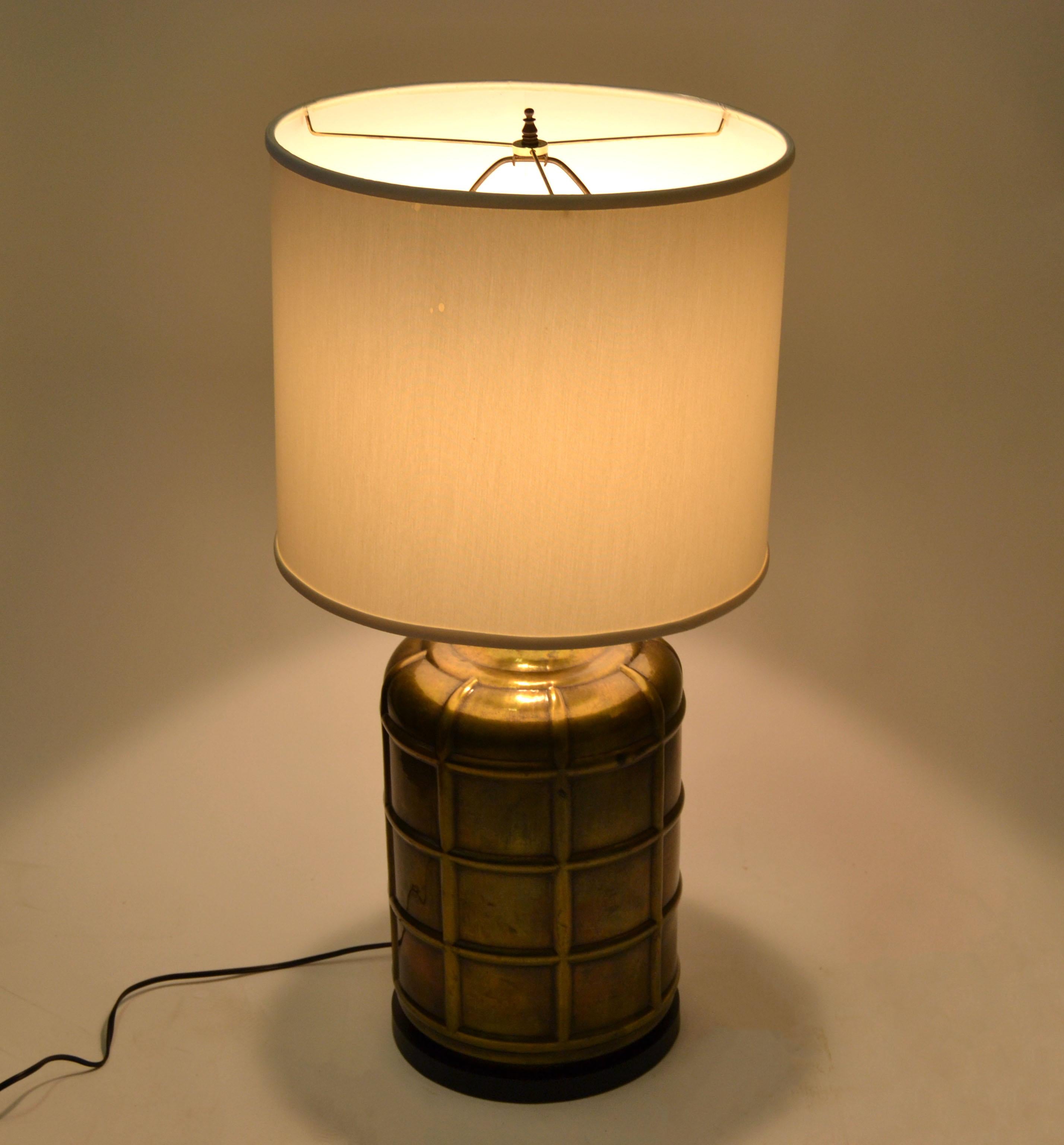 Vintage Round Brass and Ebonized Wood Table Lamp Mid-Century Modern For Sale 2