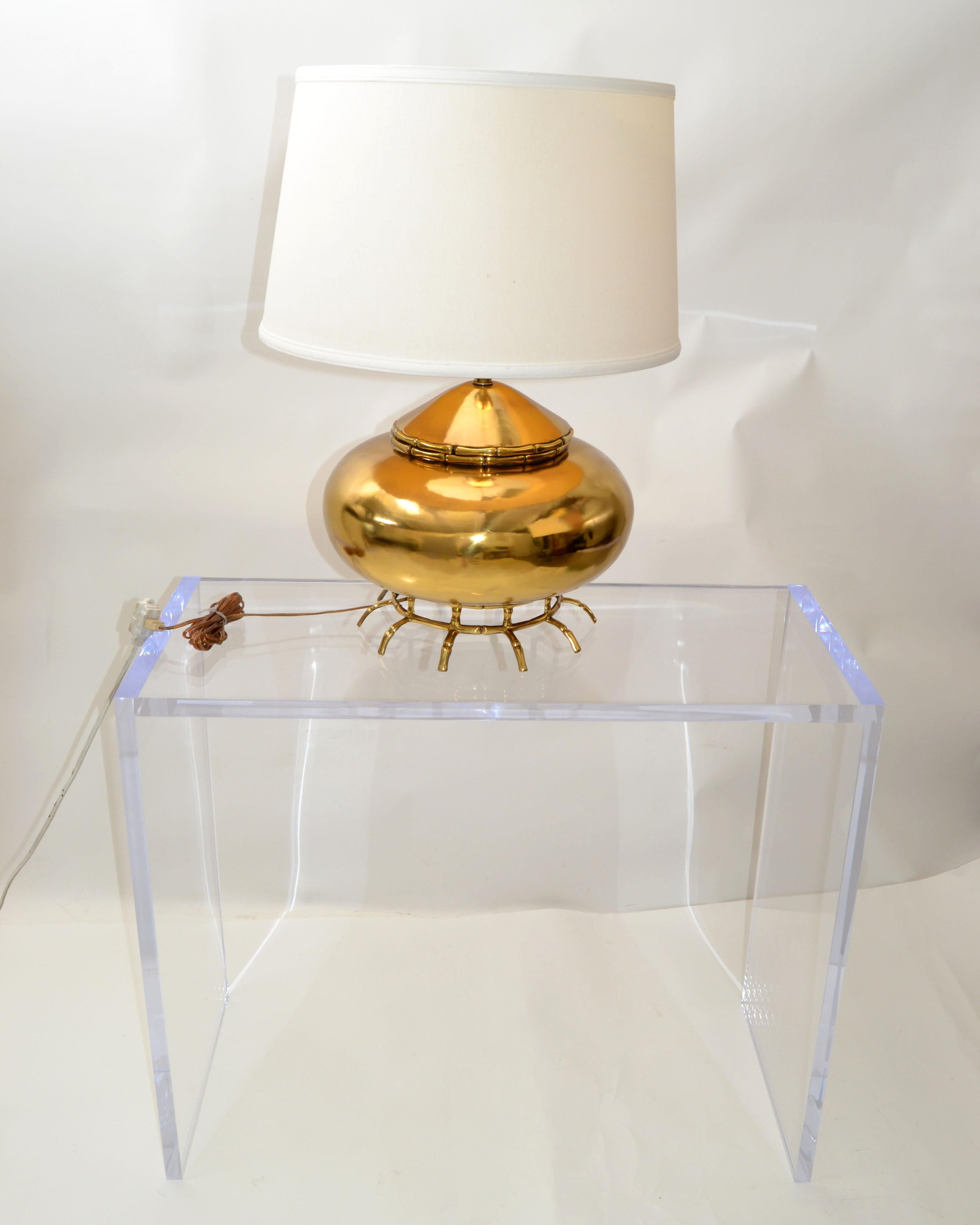Vintage Round Brass Table Lamp Spider Legs Mid-Century Modern, 1970 In Good Condition For Sale In Miami, FL