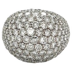 Anello vintage in platino con cupola di diamanti a taglio brillante rotondo e pavé