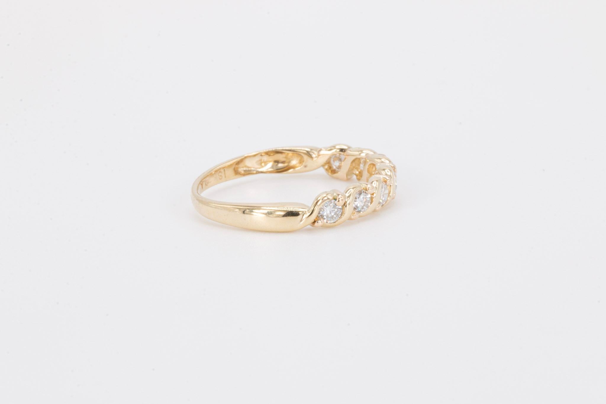 Round Cut Vintage Round Brilliant Diamonds in 18k Yellow Gold Band For Sale