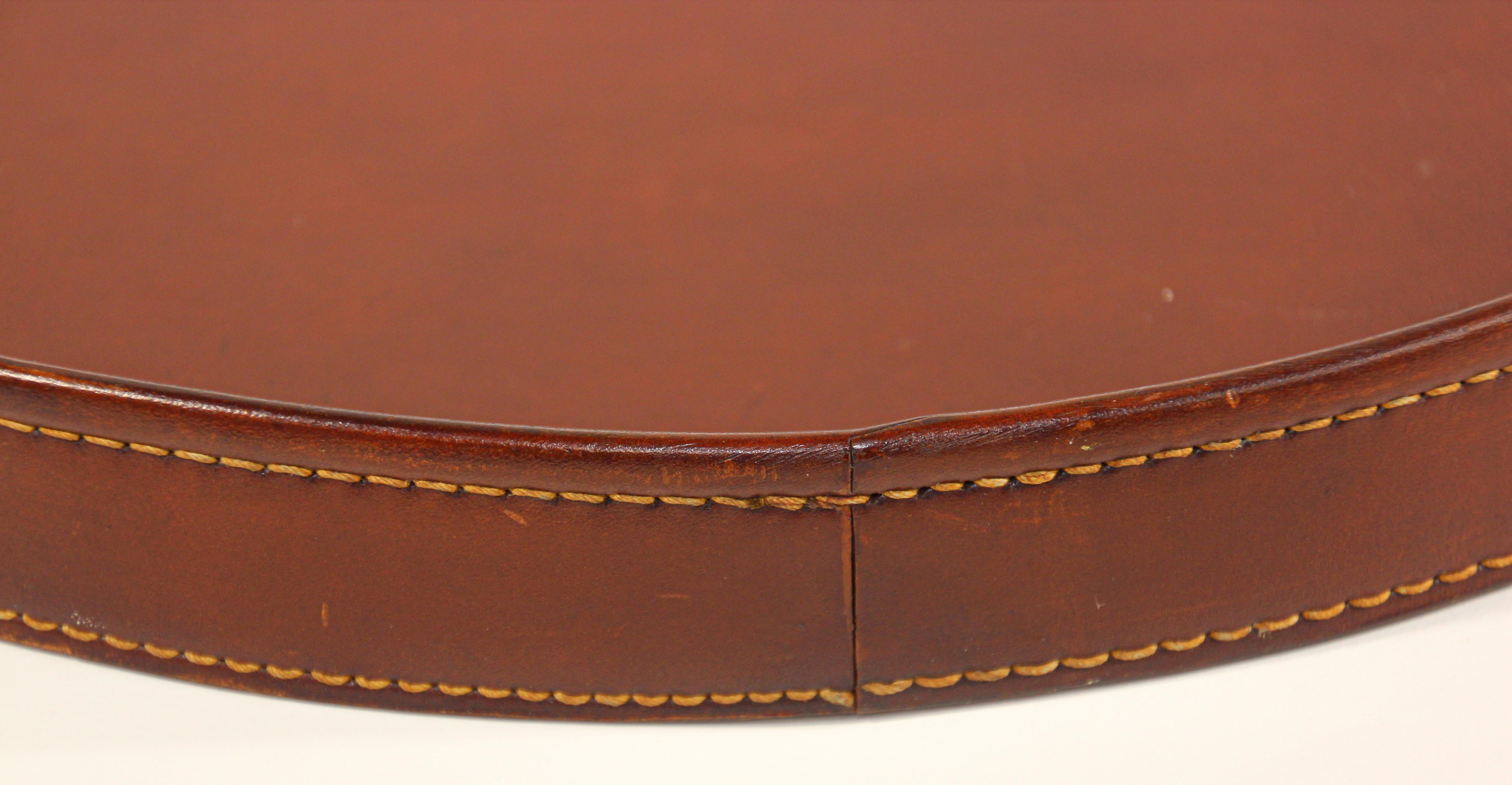 Vintage Runde Brown Leather Tablett mit The American Bold Eagle und US Flagge (20. Jahrhundert) im Angebot
