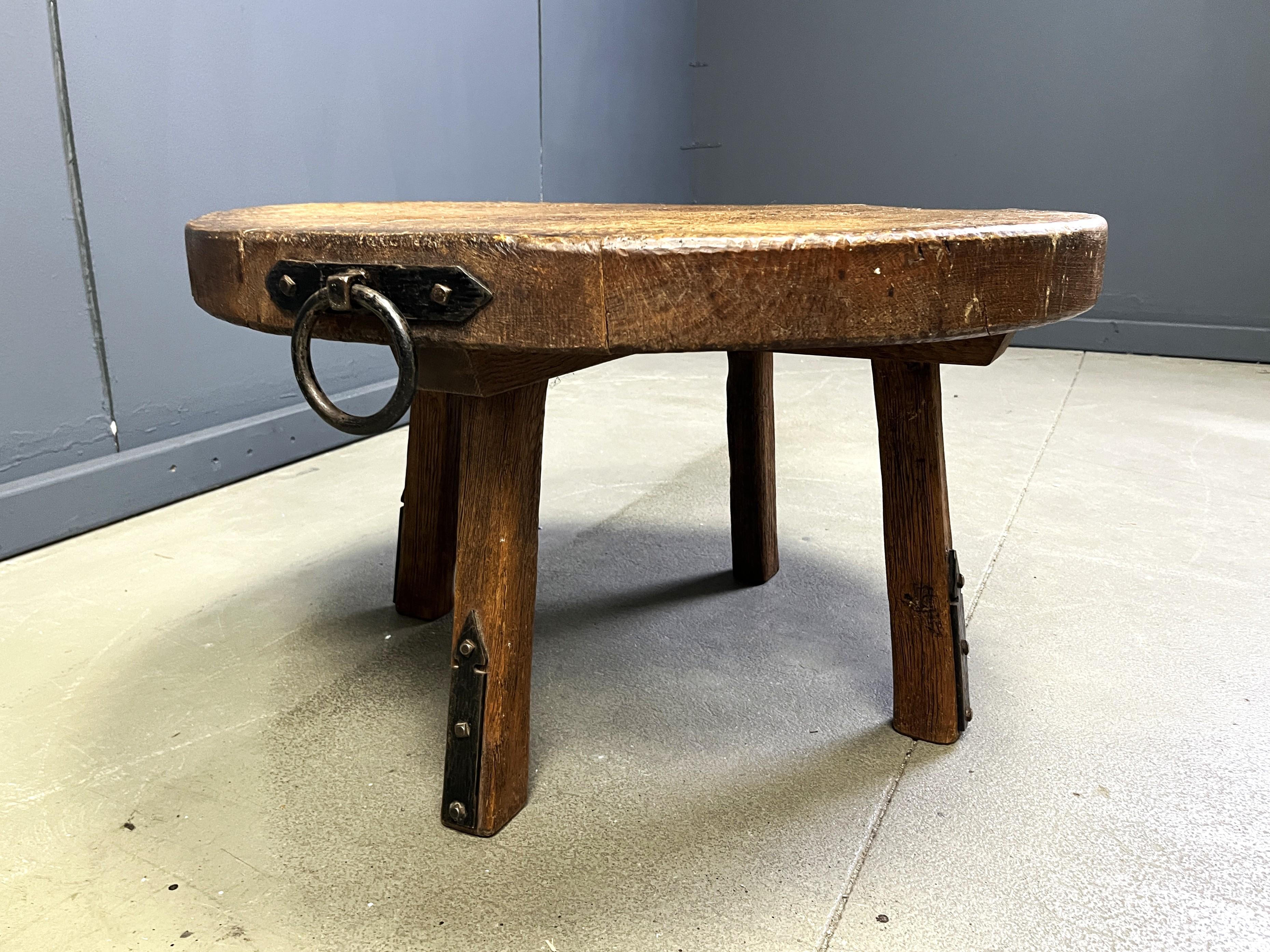 Brutalist Vintage round brutalist coffee table, 1960s For Sale