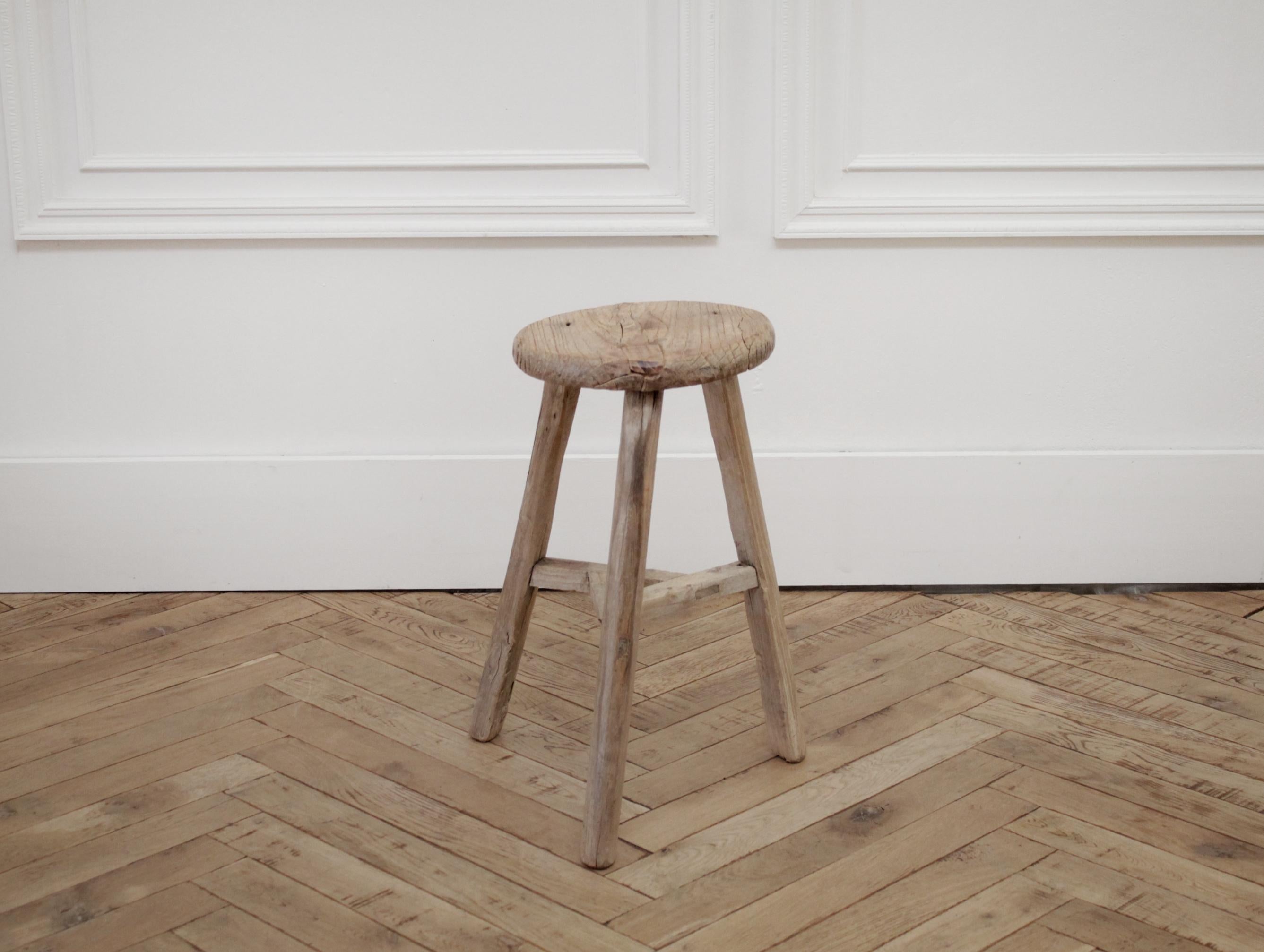 Vintage round elm wood stool.
Measures: 15