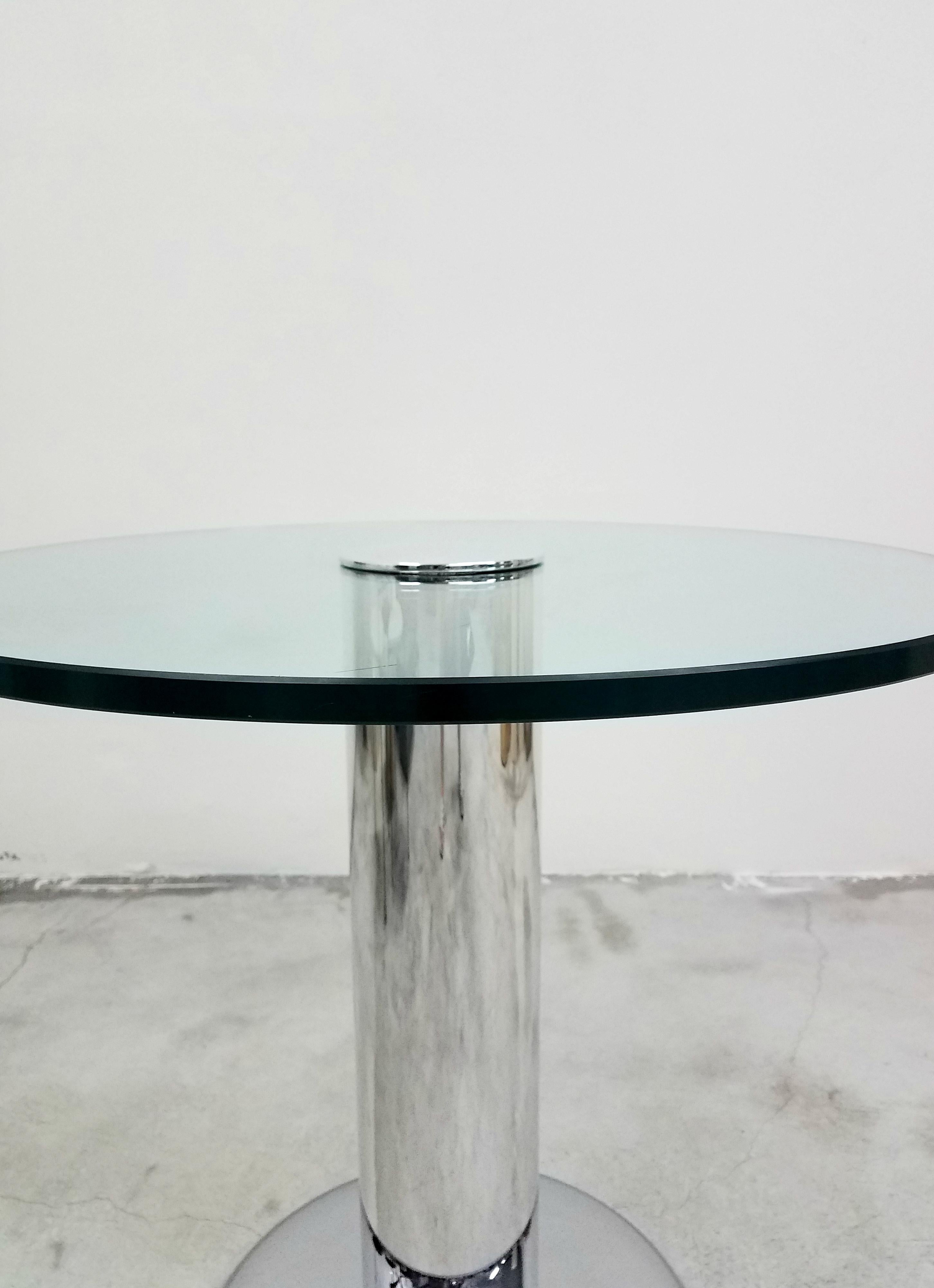 Vintage Round Chrome and Glass Center Table In Good Condition For Sale In Las Vegas, NV